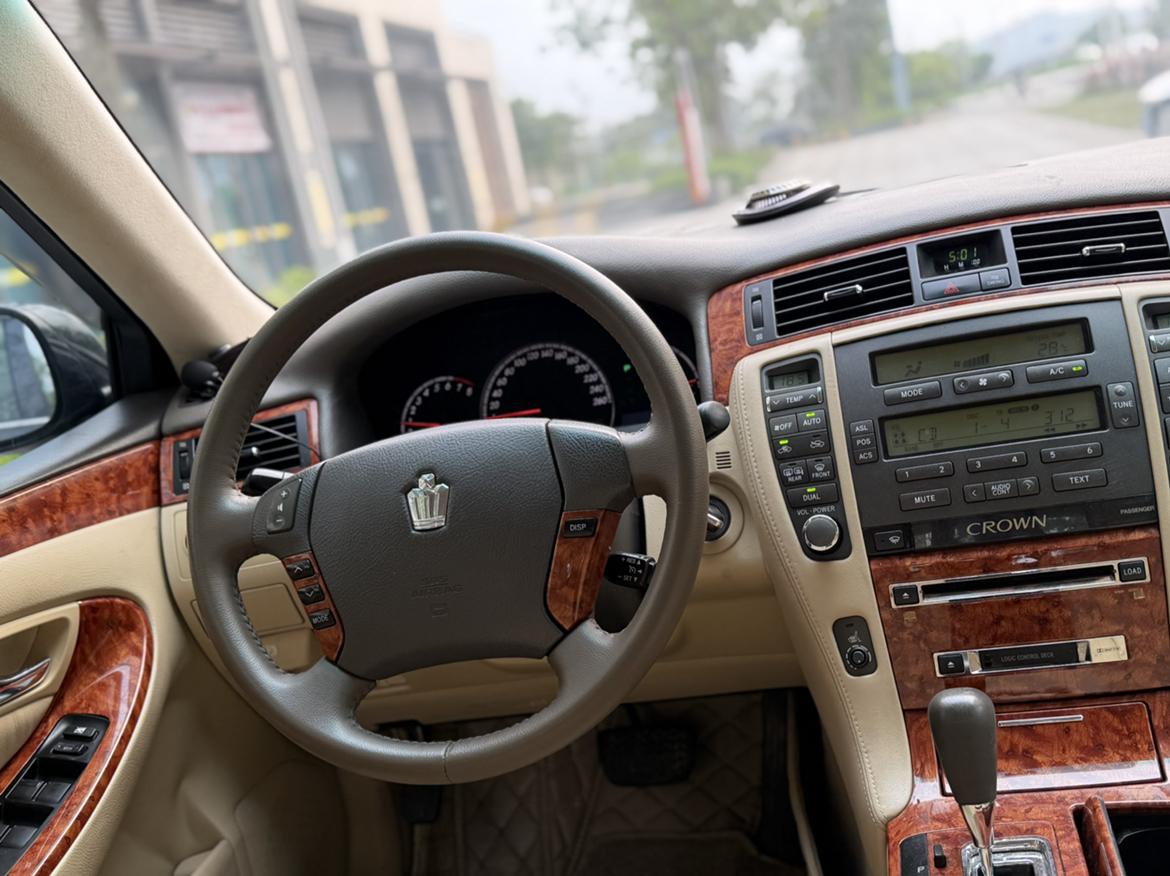 Toyota Crown 2006 thumb 8