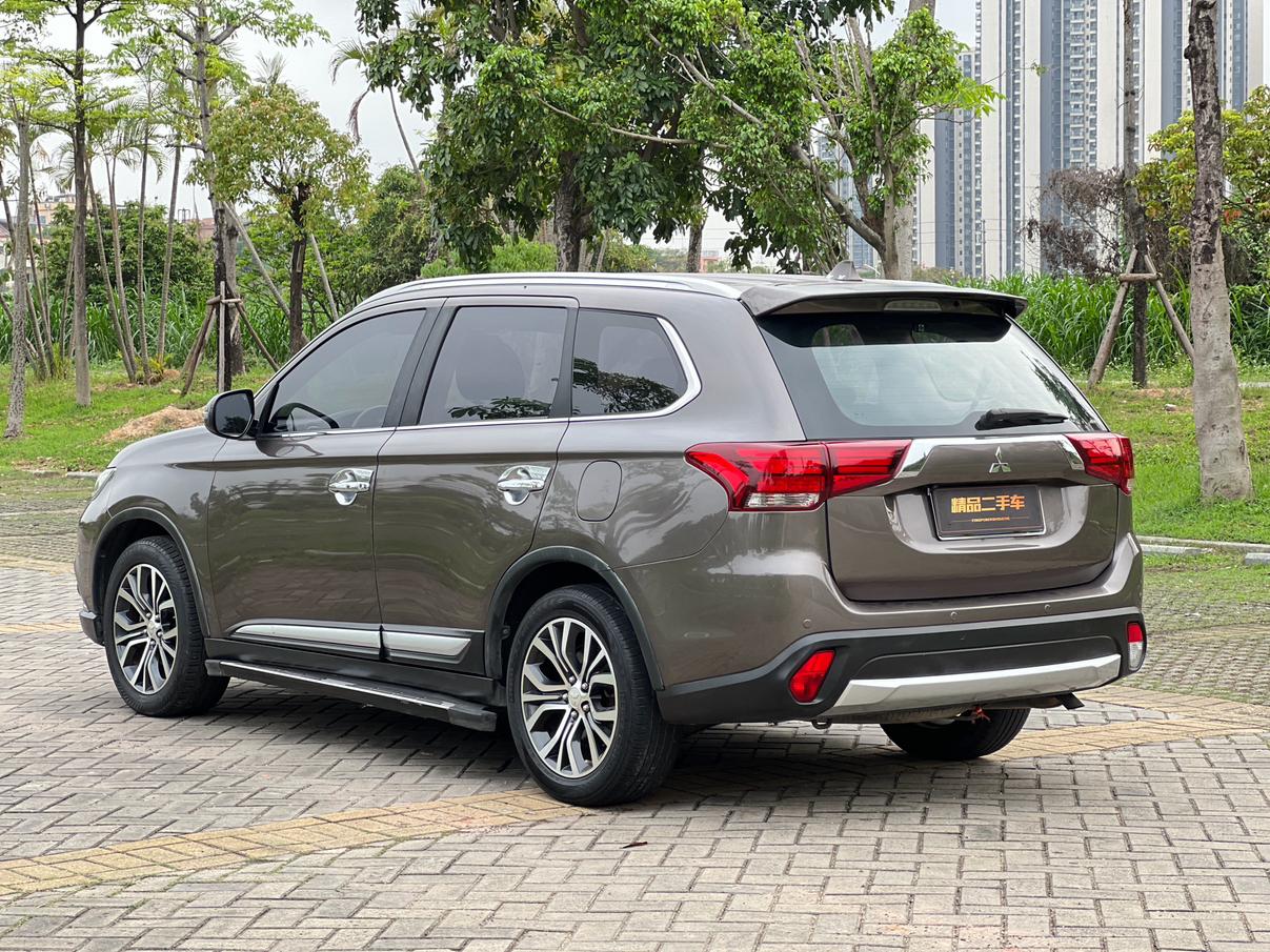 Mitsubishi Outlander 2016 thumb 3