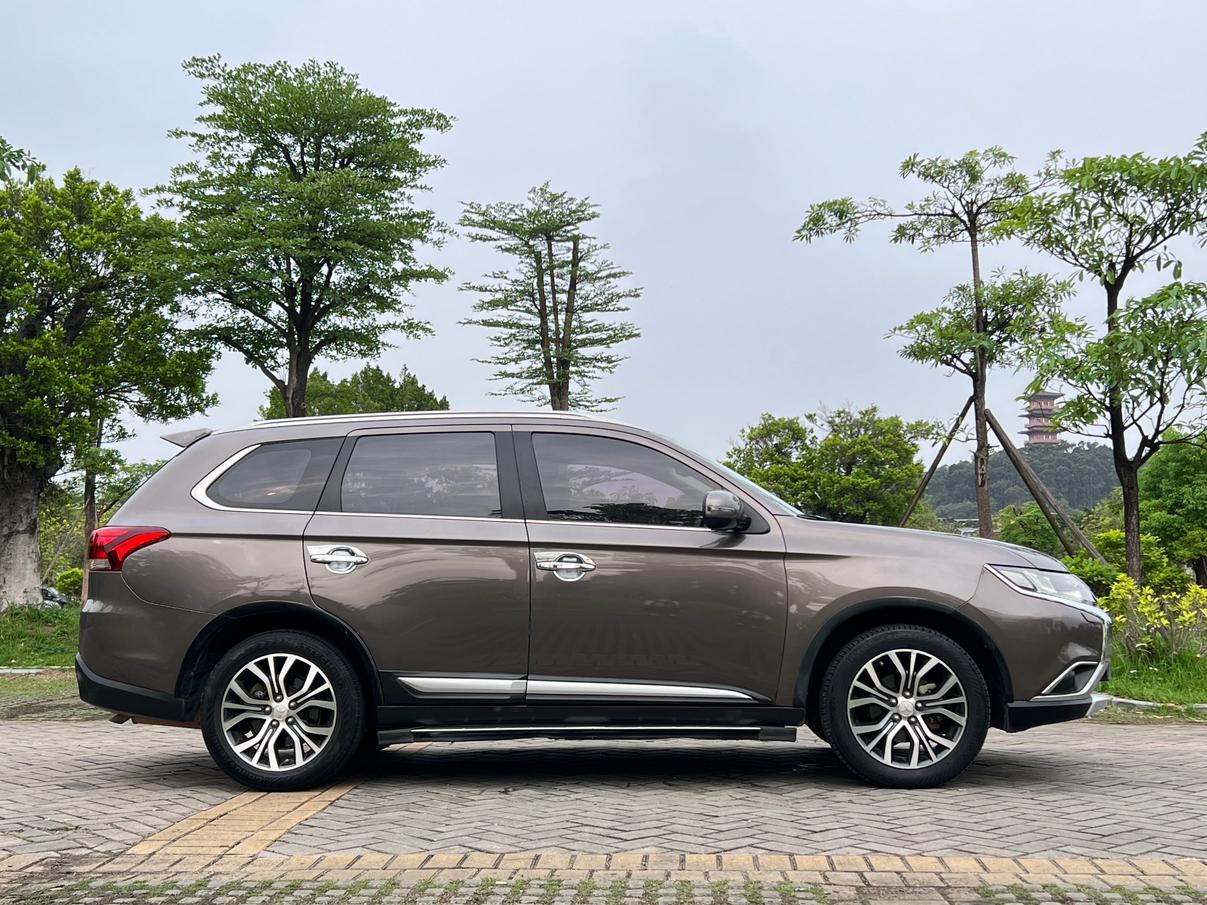 Mitsubishi Outlander 2016 thumb 6