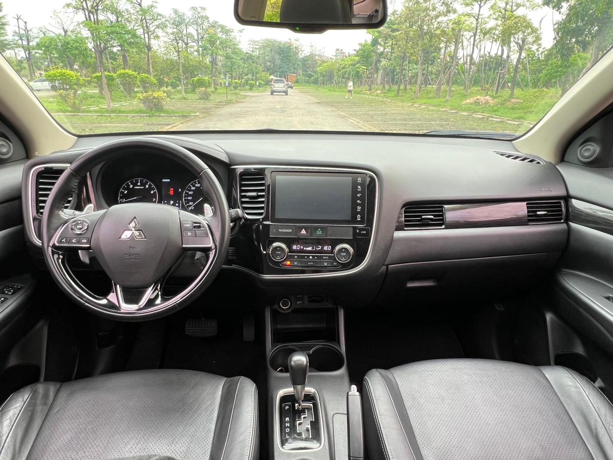 Mitsubishi Outlander 2016 thumb 9
