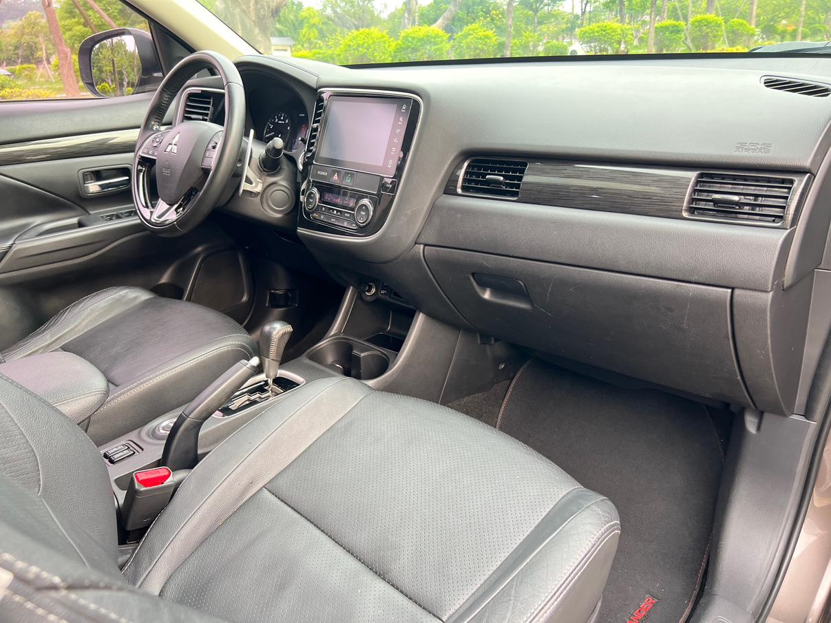Mitsubishi Outlander 2016 thumb 11