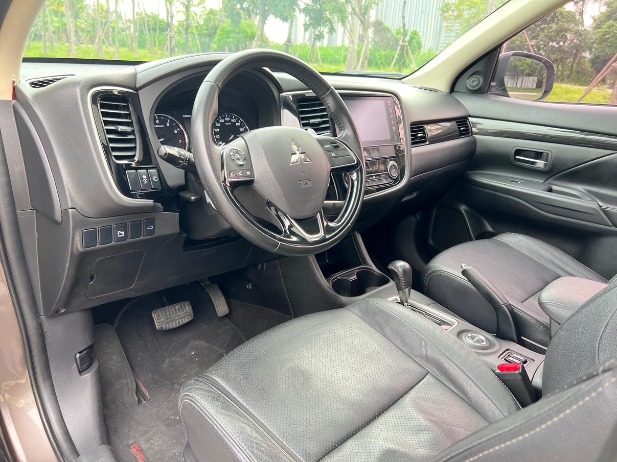 Mitsubishi Outlander 2016 thumb 12