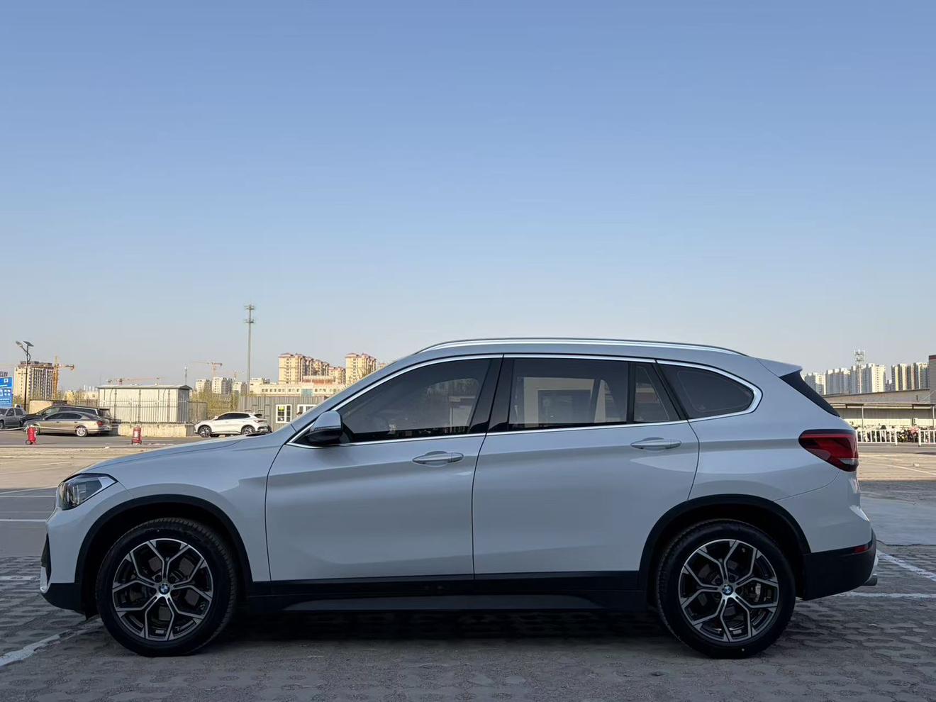 BMW X1 2022 thumb 11