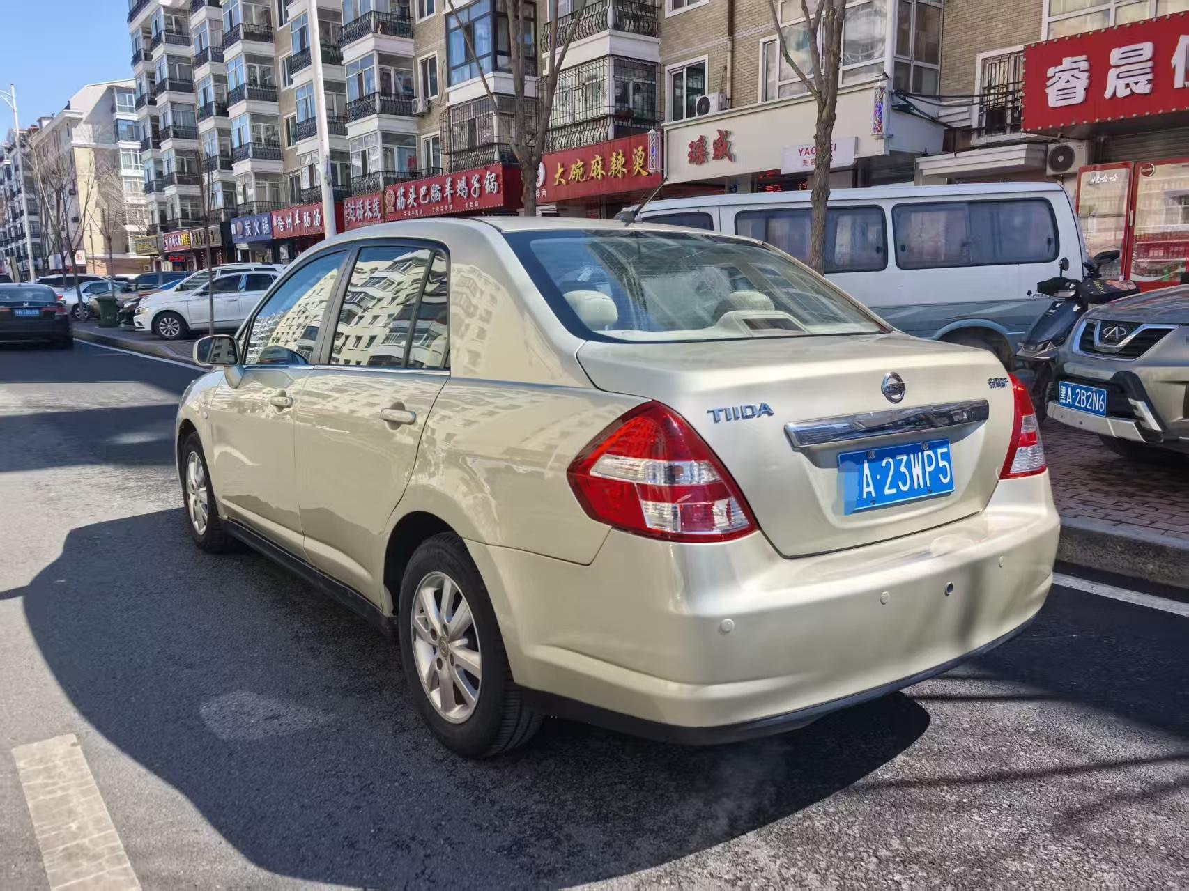 Nissan Tiida 2009 thumb 2