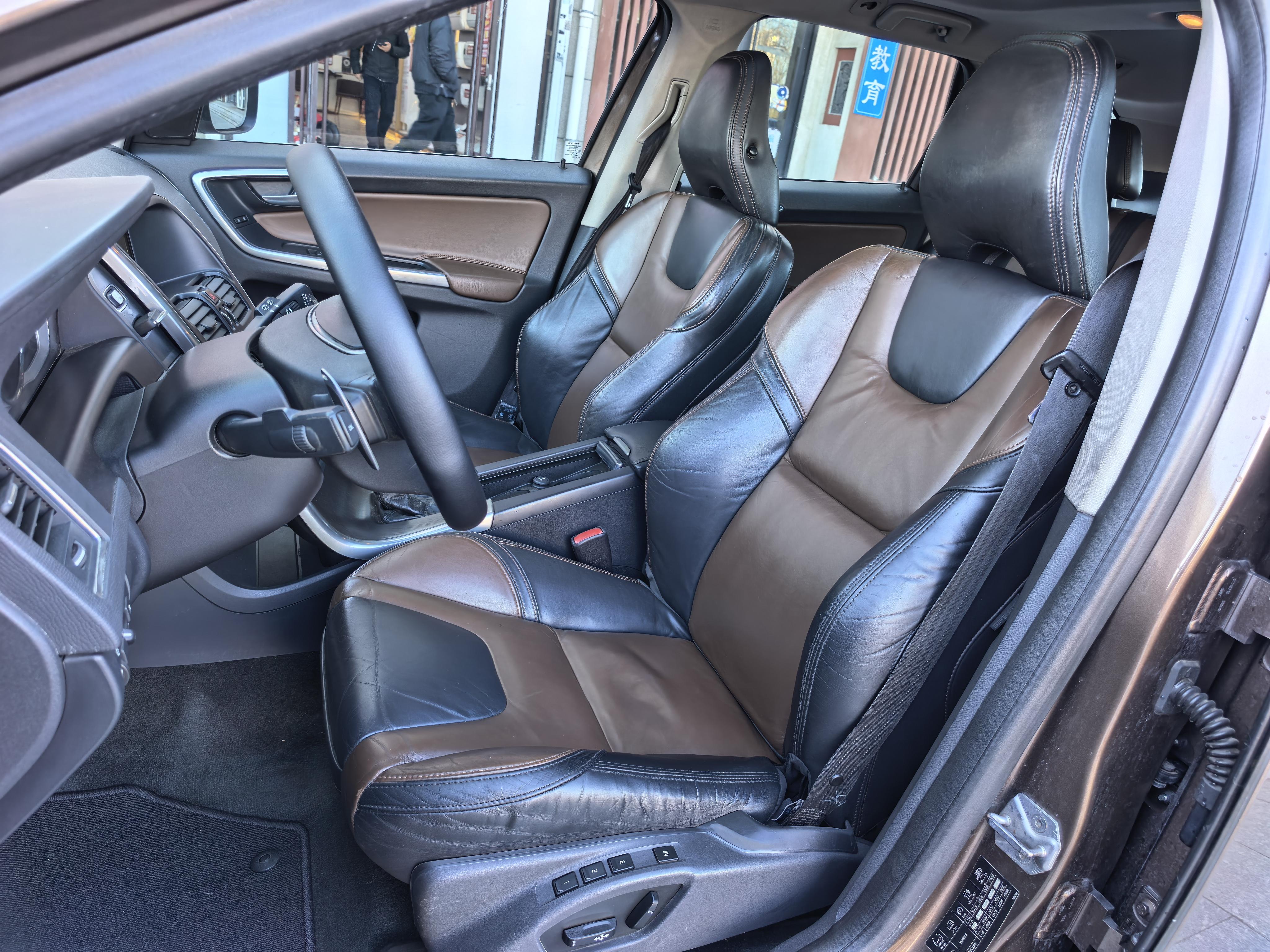 Volvo XC60 2014 thumb 10