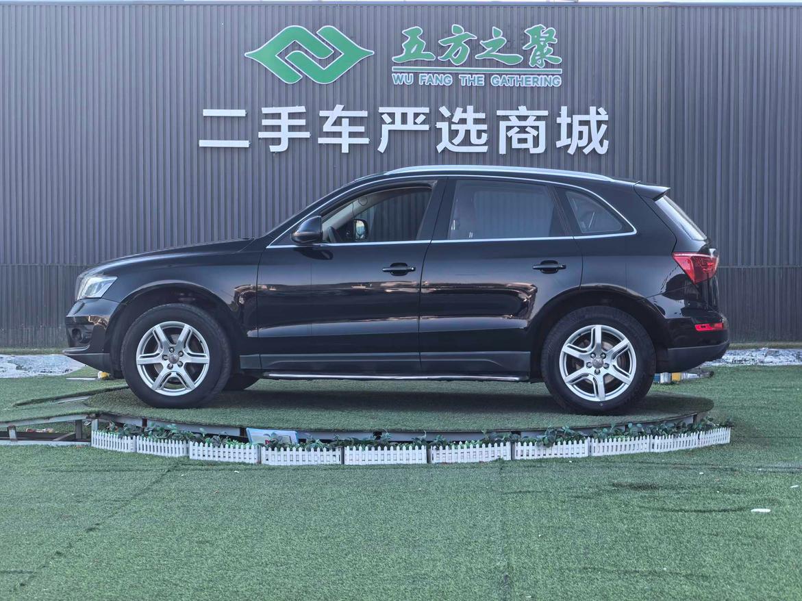 Audi Q5 2010 thumb 2