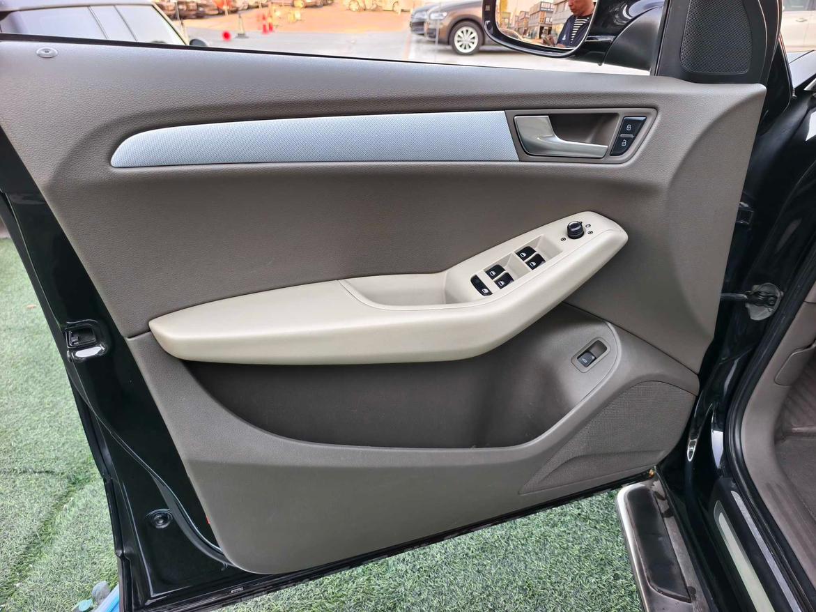Audi Q5 2010 thumb 8