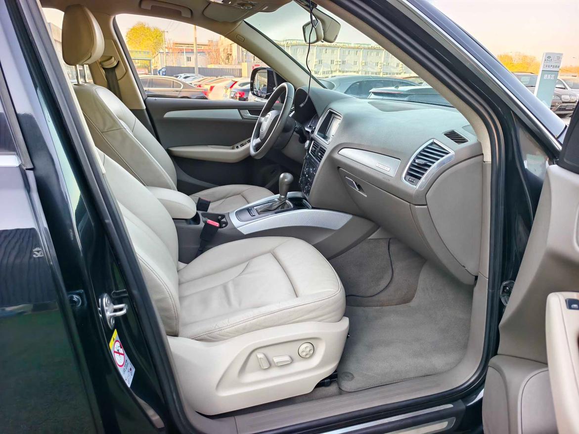 Audi Q5 2010 thumb 9