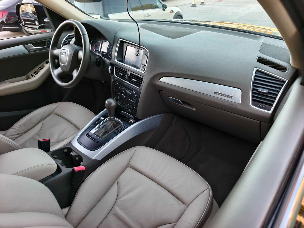 Audi Q5 2010 thumb 10