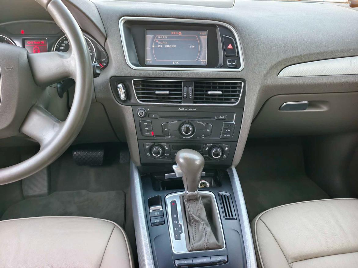 Audi Q5 2010 thumb 11