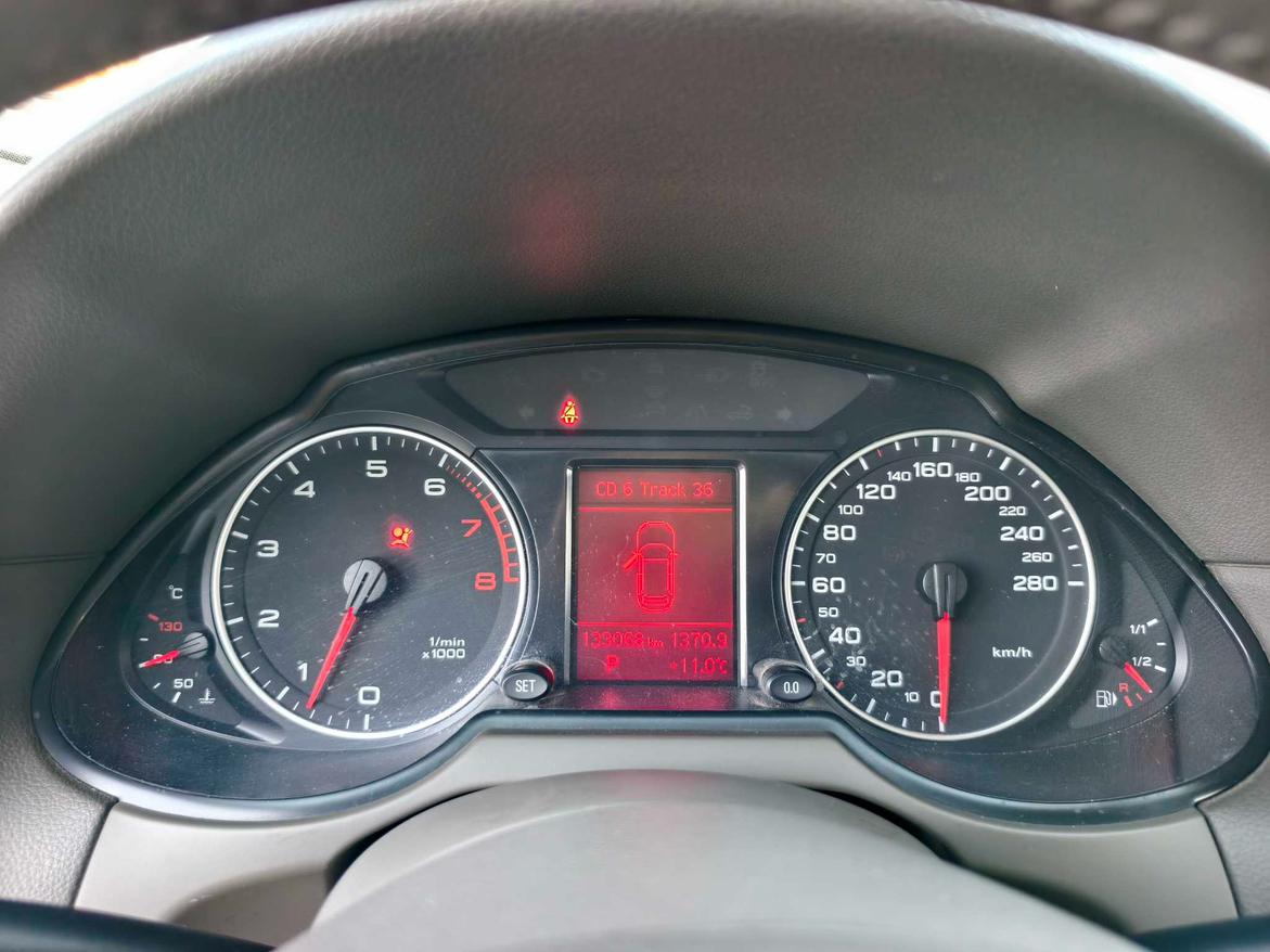 Audi Q5 2010 thumb 12