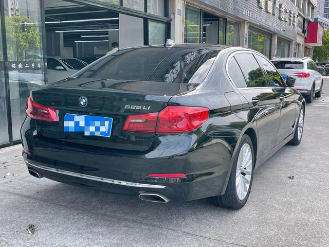 BMW 5 серии 2019 thumb 4