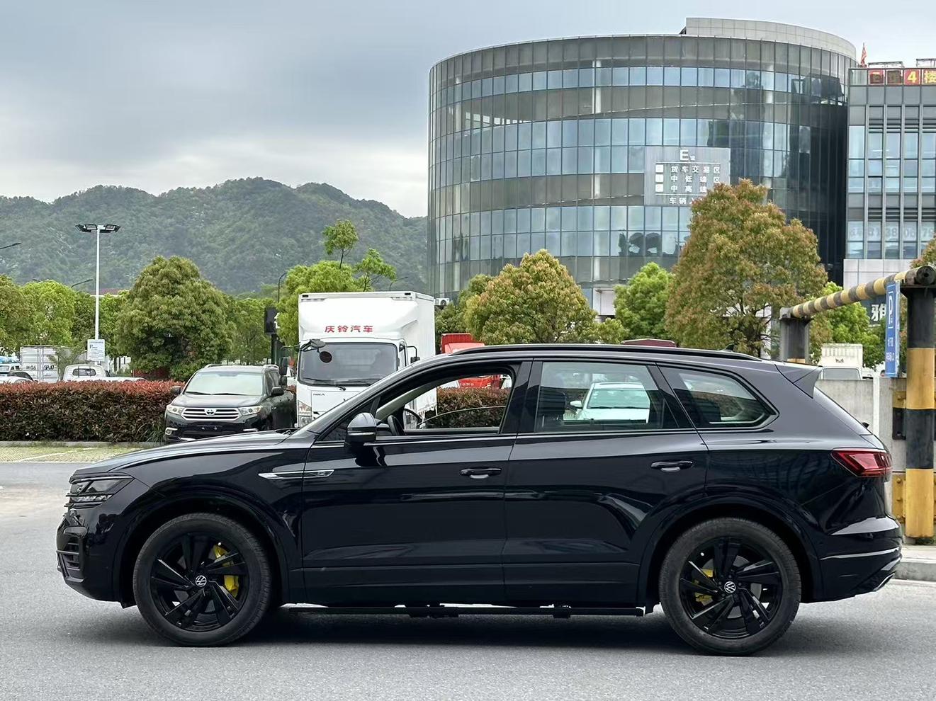 Volkswagen Touareg 2022 thumb 2