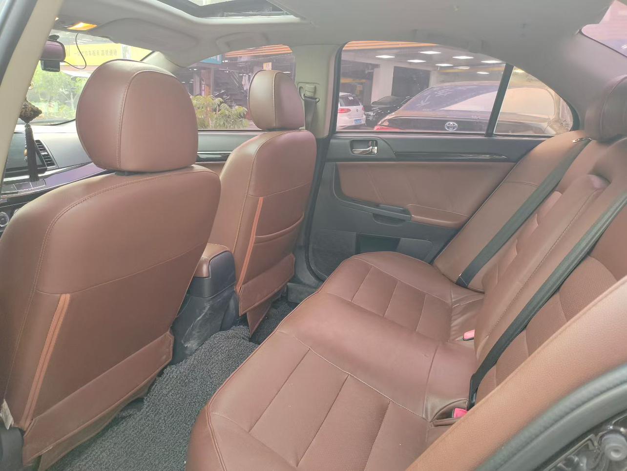 Mitsubishi Yi Shen 2015 thumb 7