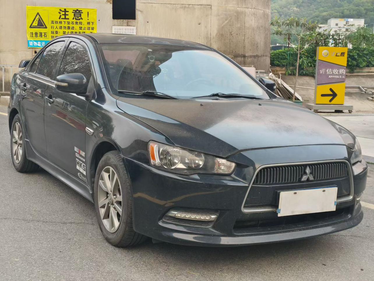 Mitsubishi Yi Shen 2015 thumb 10