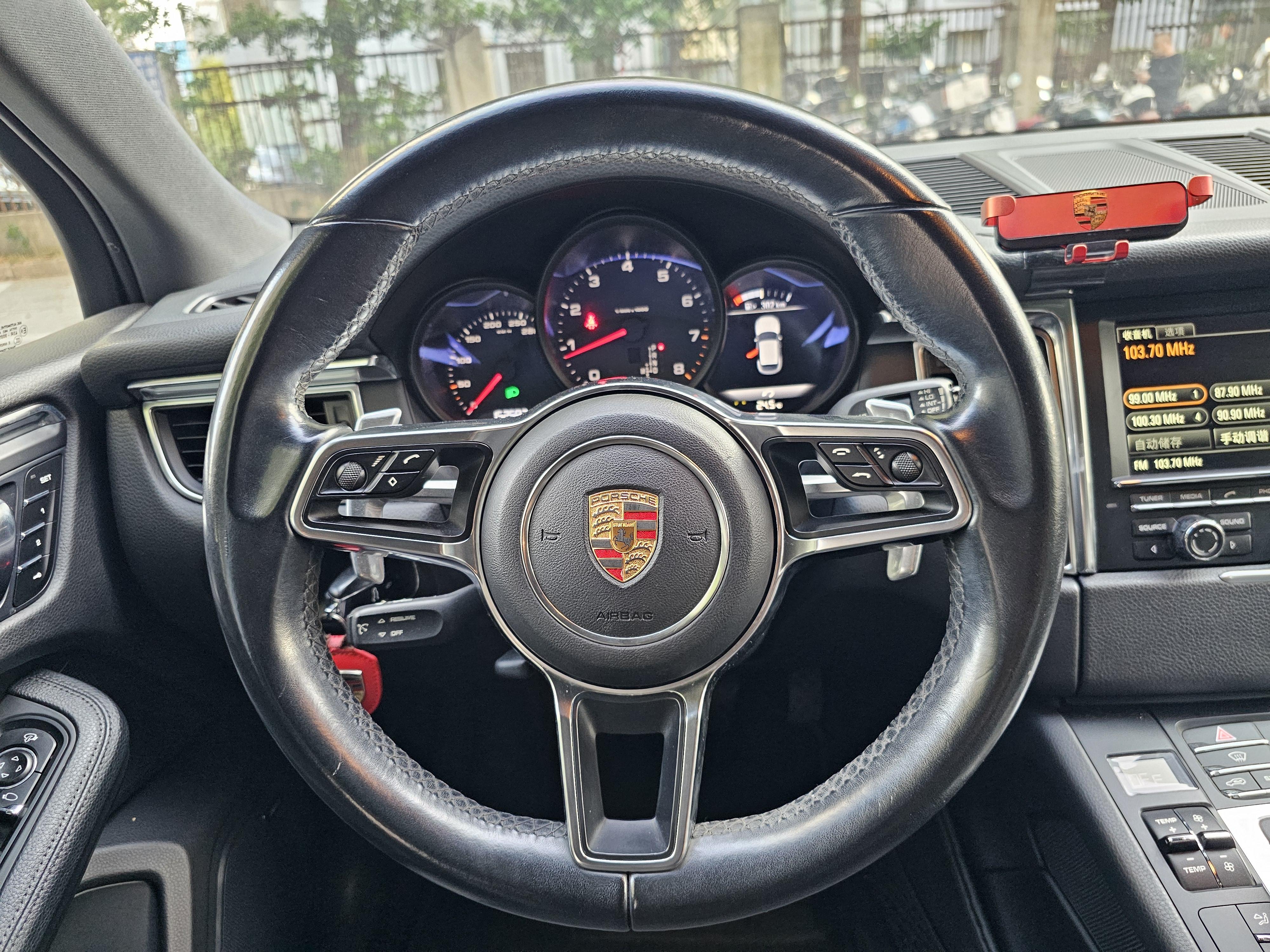 Porsche Macan 2014 thumb 10