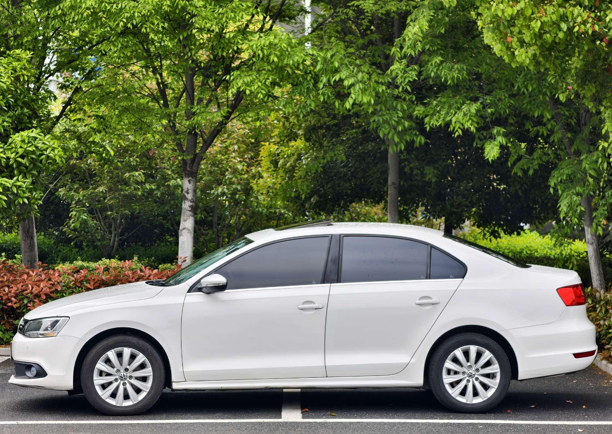 Volkswagen Sagitar 2014 thumb 2