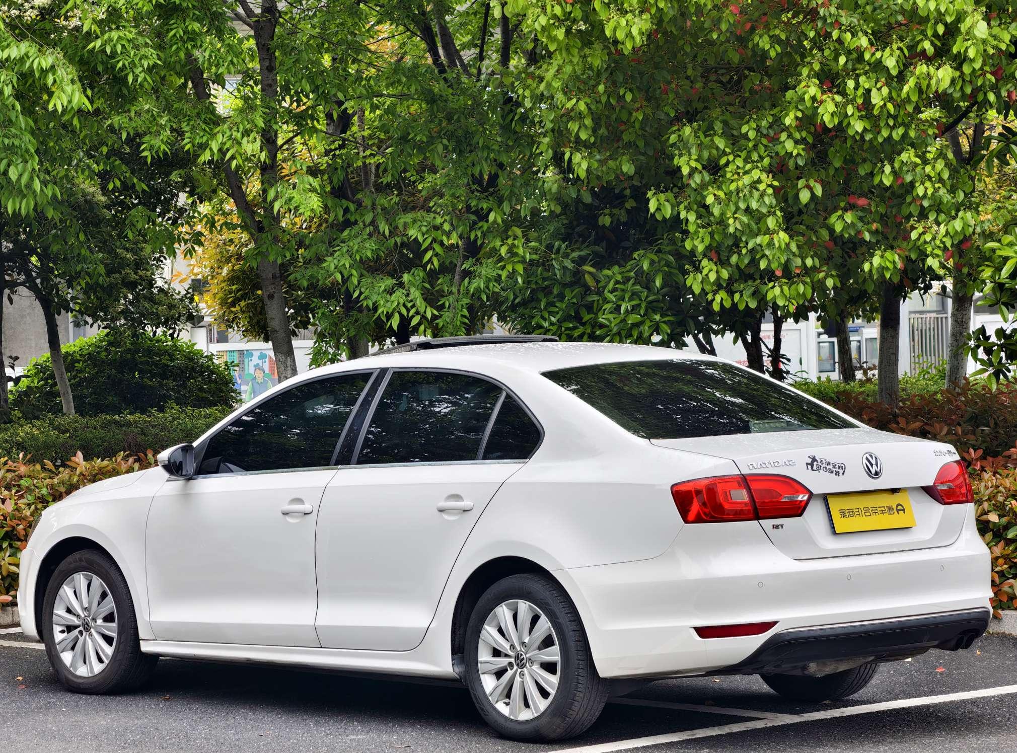 Volkswagen Sagitar 2014 thumb 3