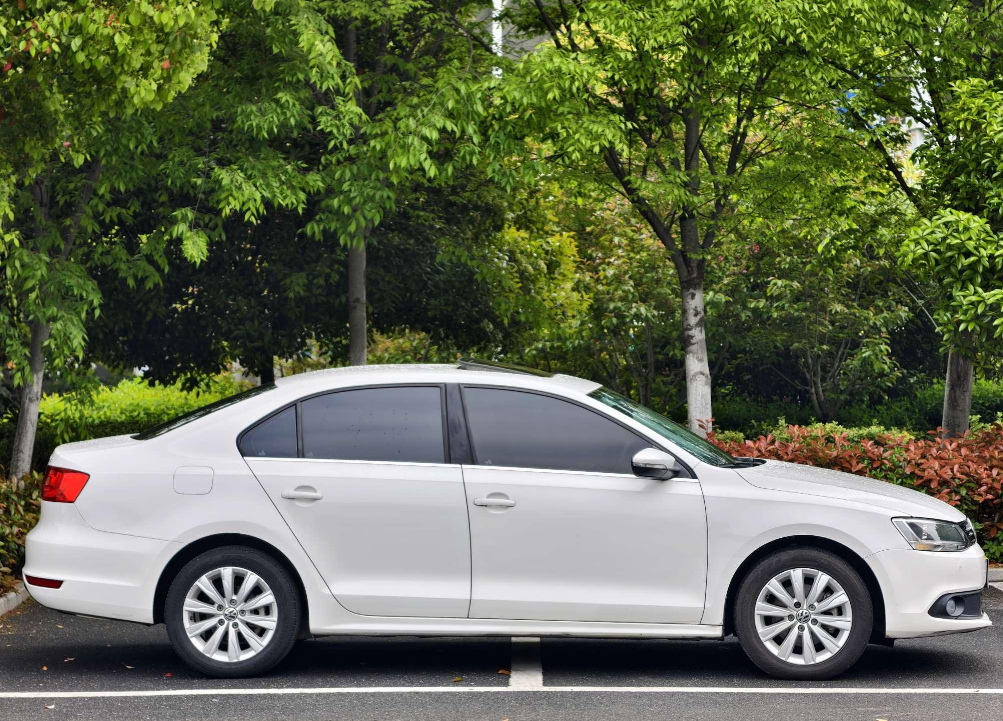 Volkswagen Sagitar 2014 thumb 6