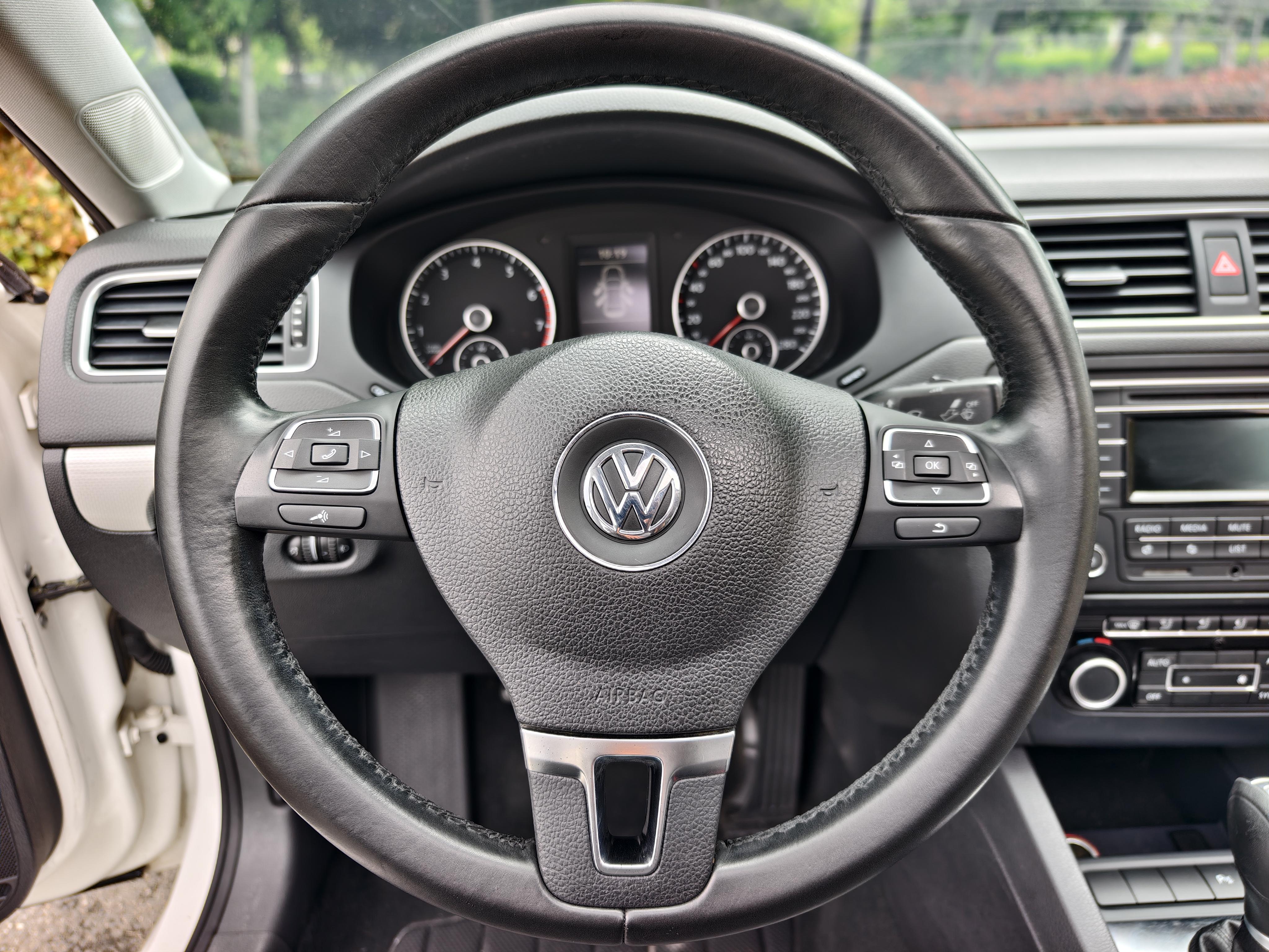 Volkswagen Sagitar 2014 thumb 11