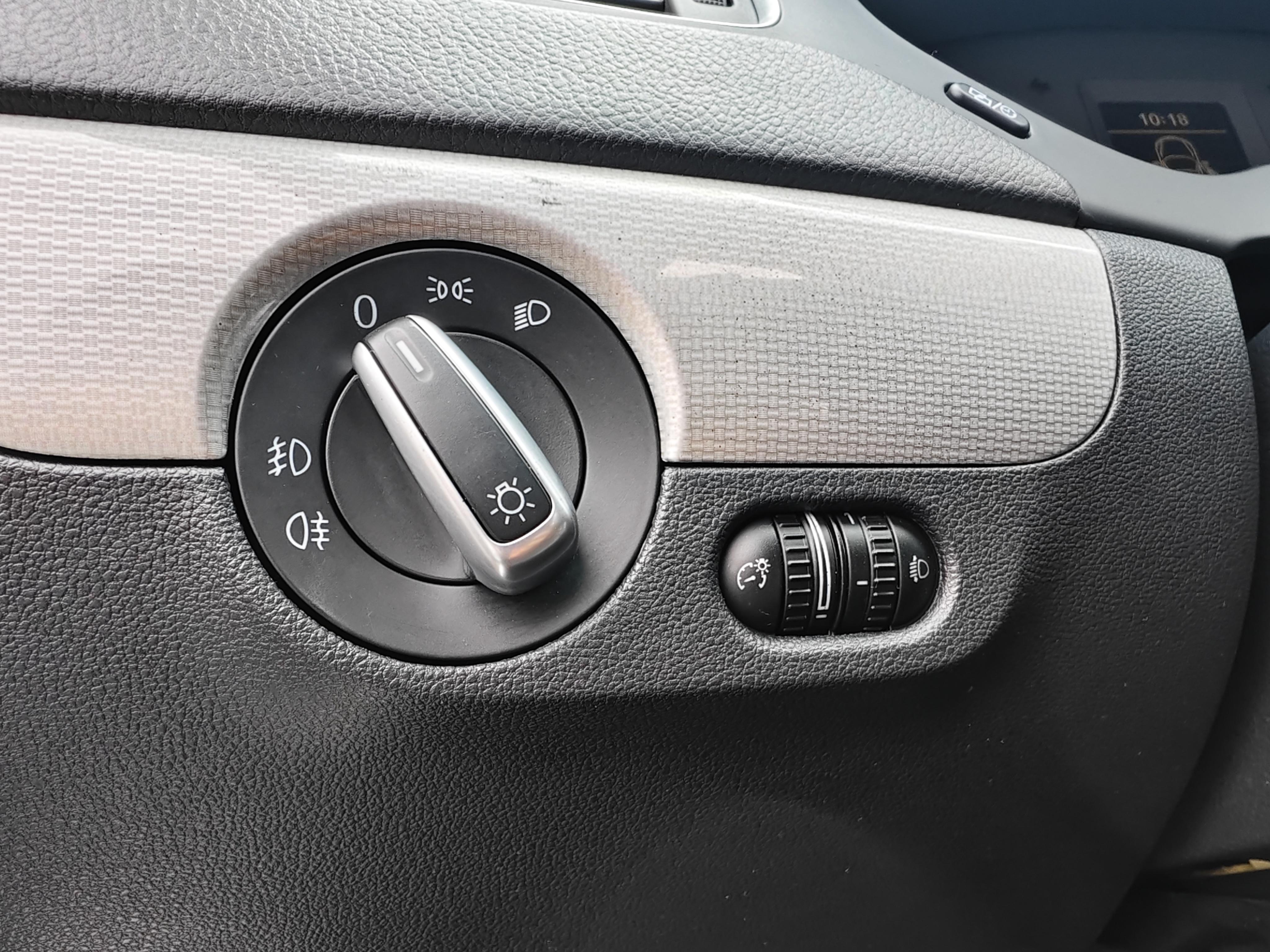Volkswagen Sagitar 2014 thumb 12