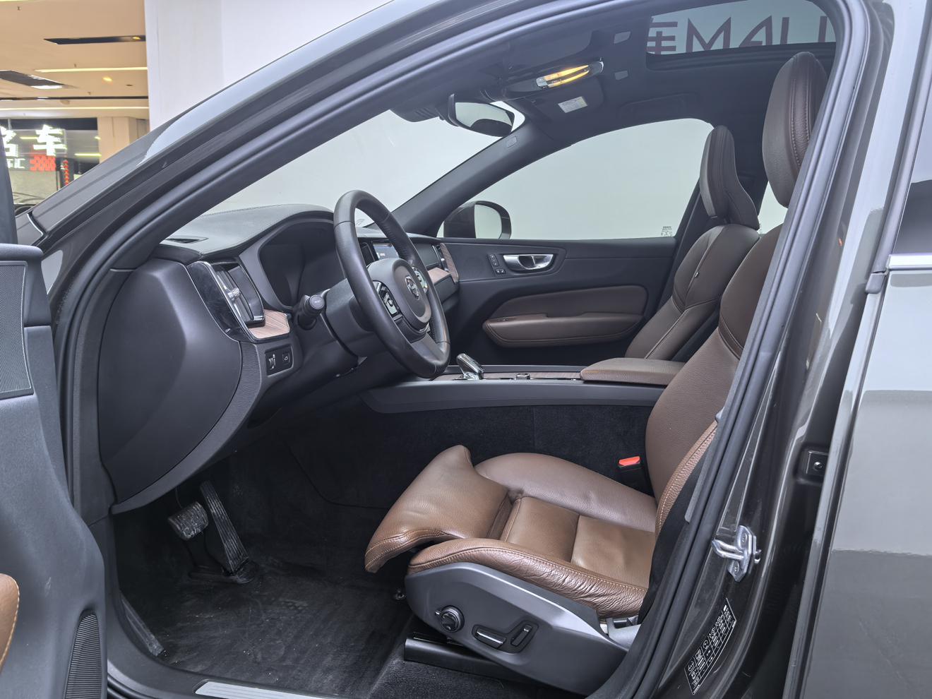 Volvo XC60 2022 thumb 8
