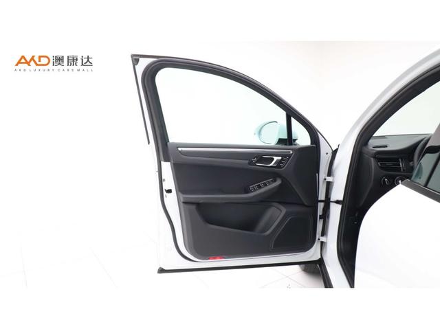 Porsche Macan 2020 thumb 7