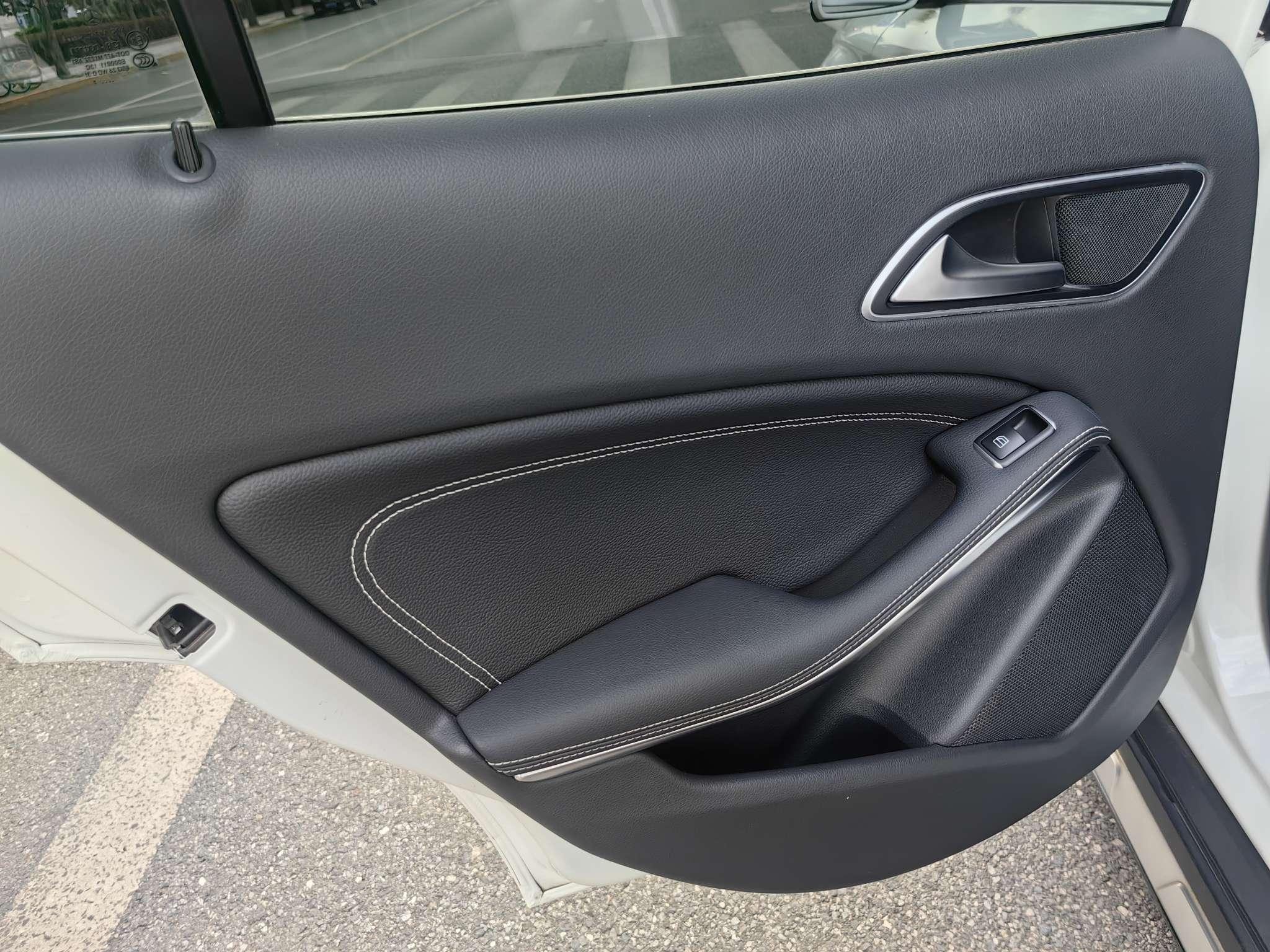 Mercedes-Benz GLA 2017 thumb 12