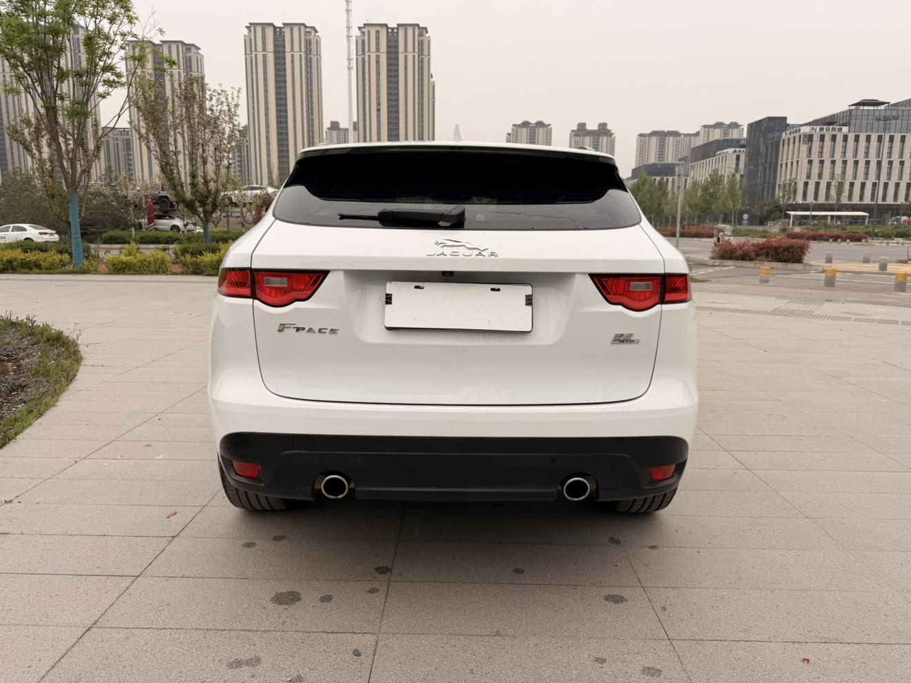 Jaguar F-Pace 2016 thumb 3
