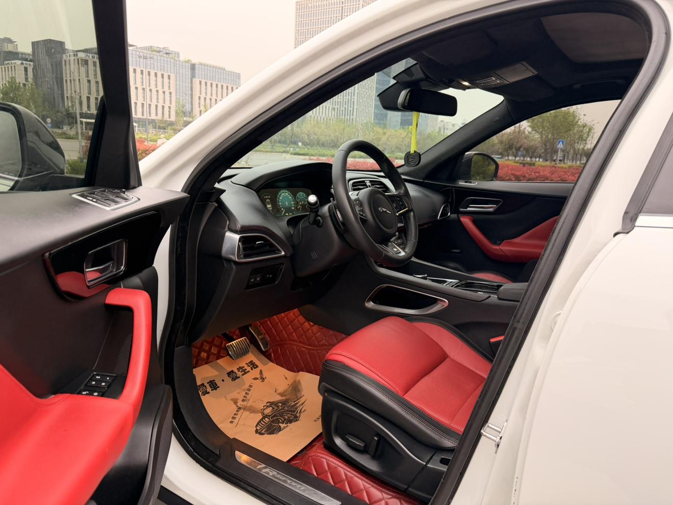 Jaguar F-Pace 2016 thumb 7
