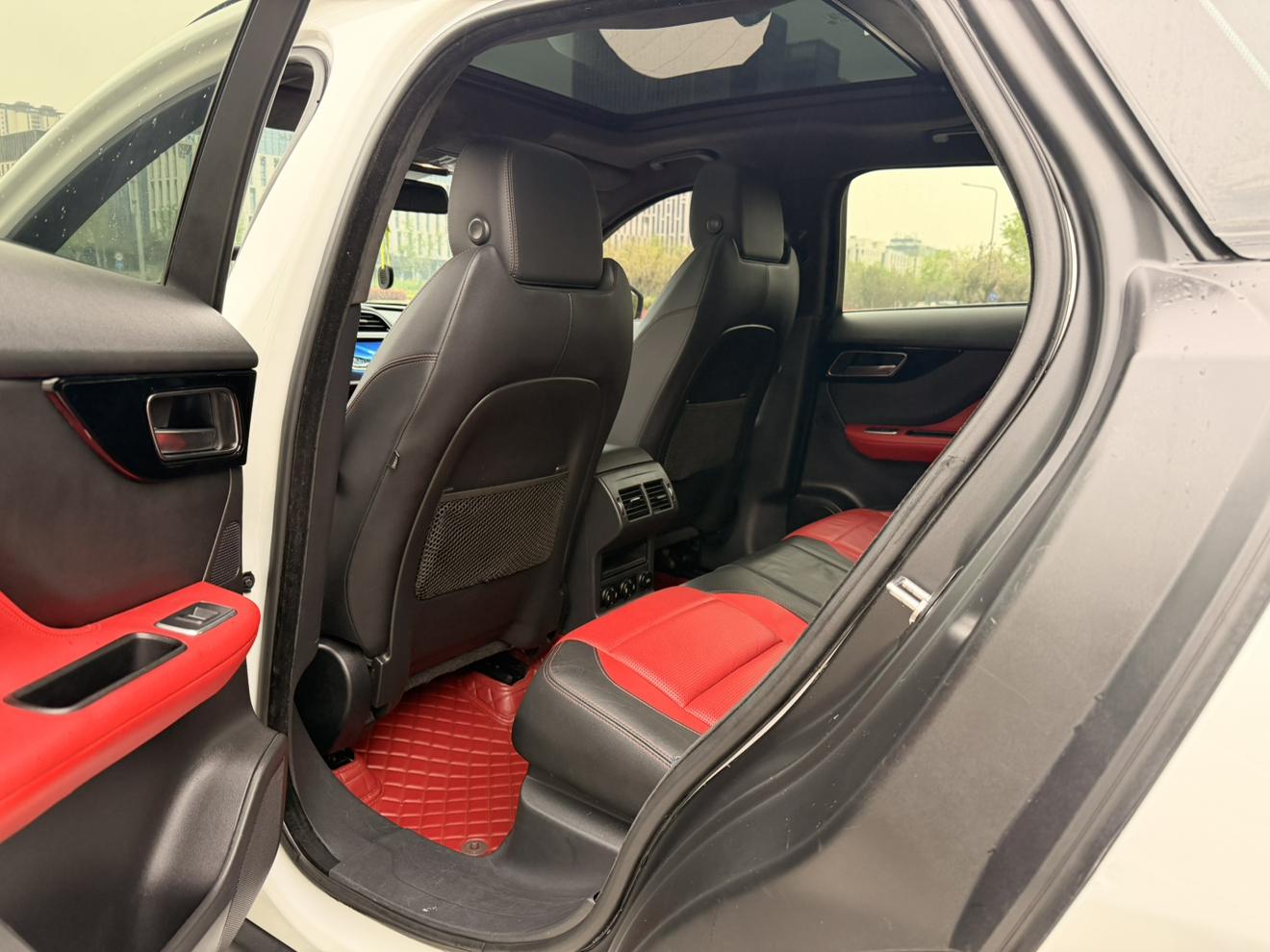 Jaguar F-Pace 2016 thumb 8