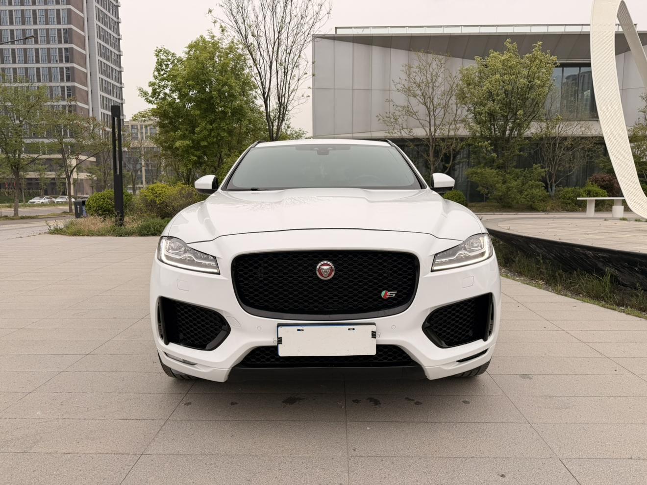 Jaguar F-Pace 2016 thumb 10