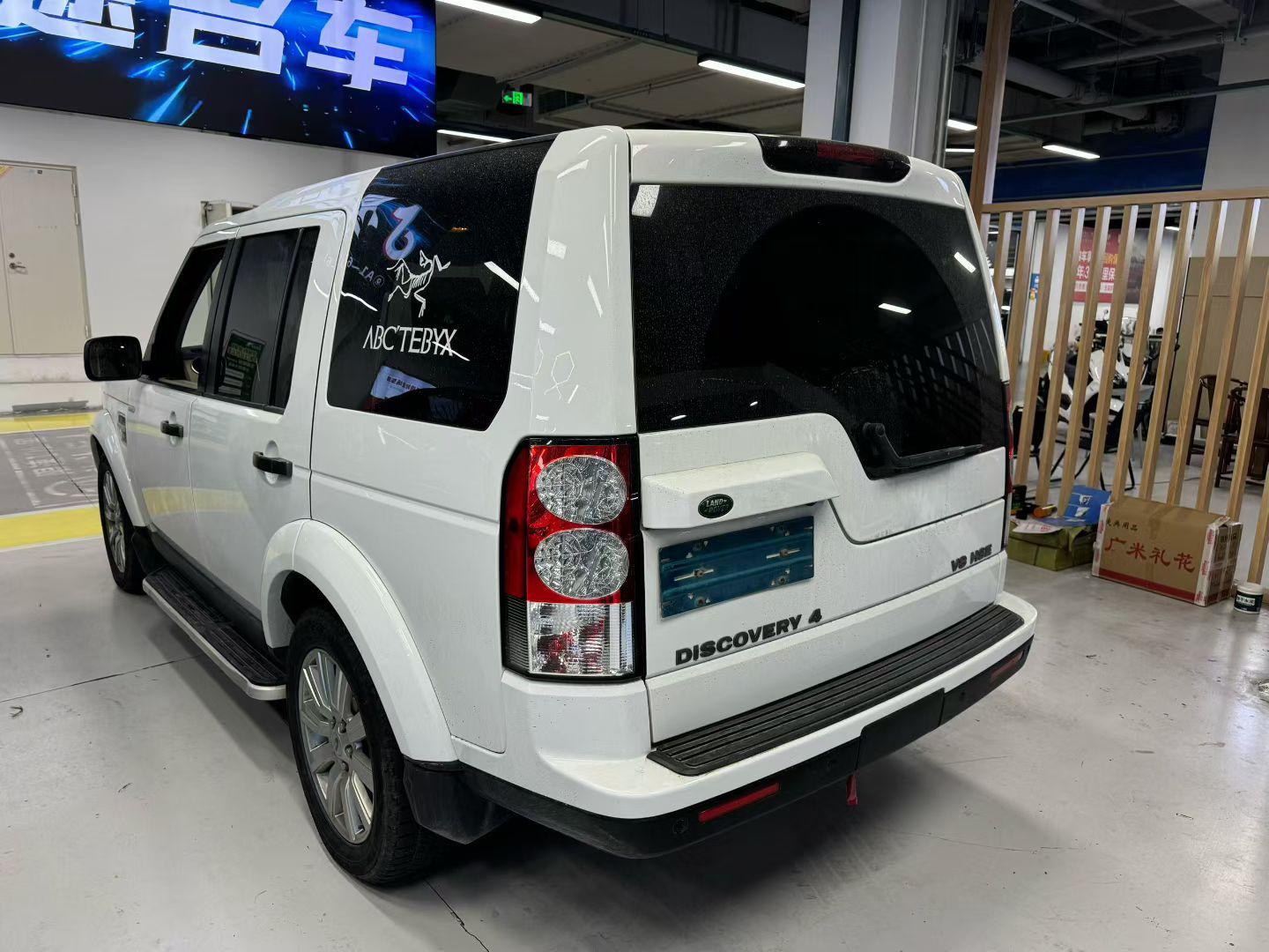 Land Rover Discovery 2012 thumb 11