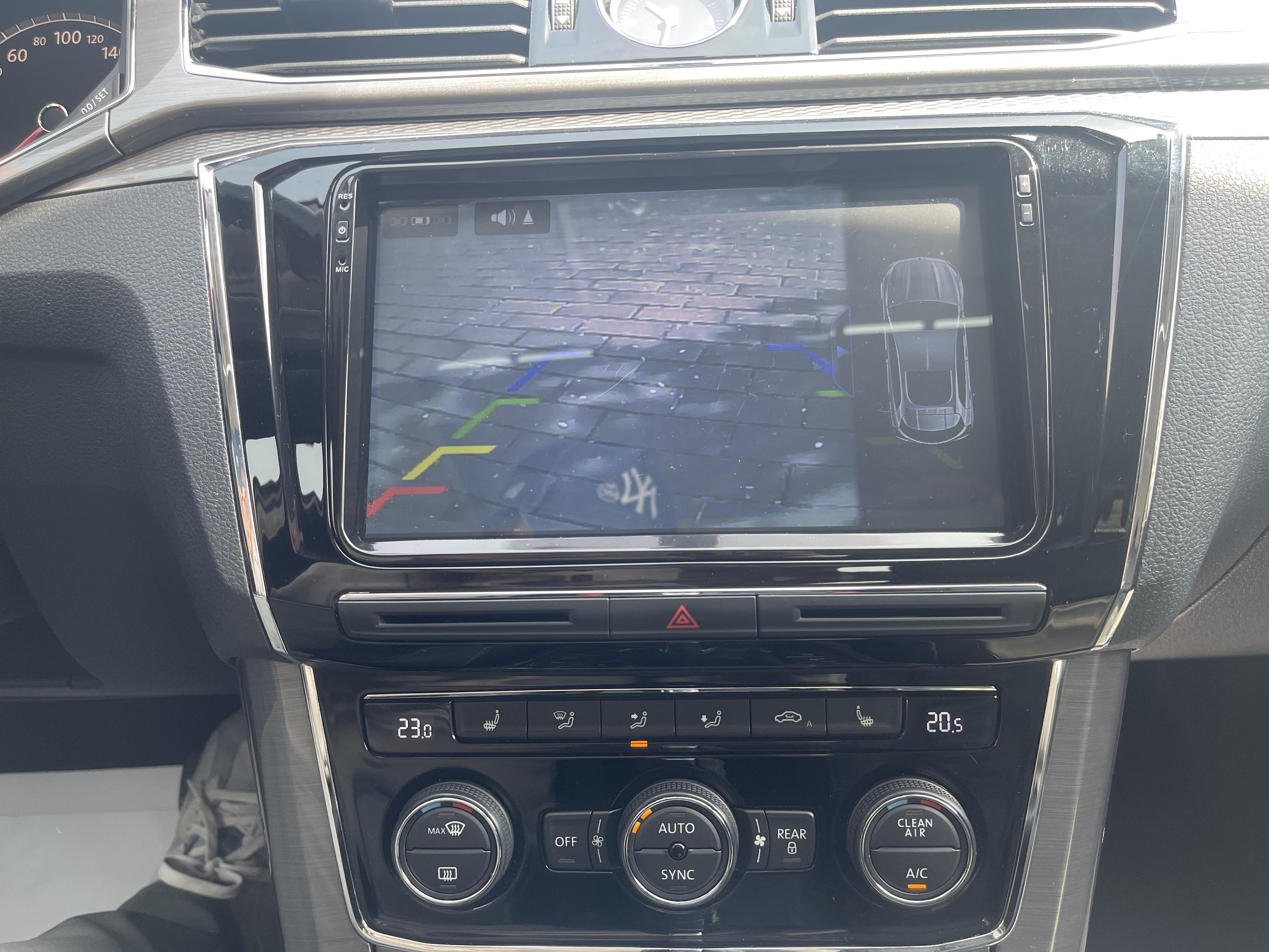 Volkswagen Passat (North America and China) 2017 thumb 11