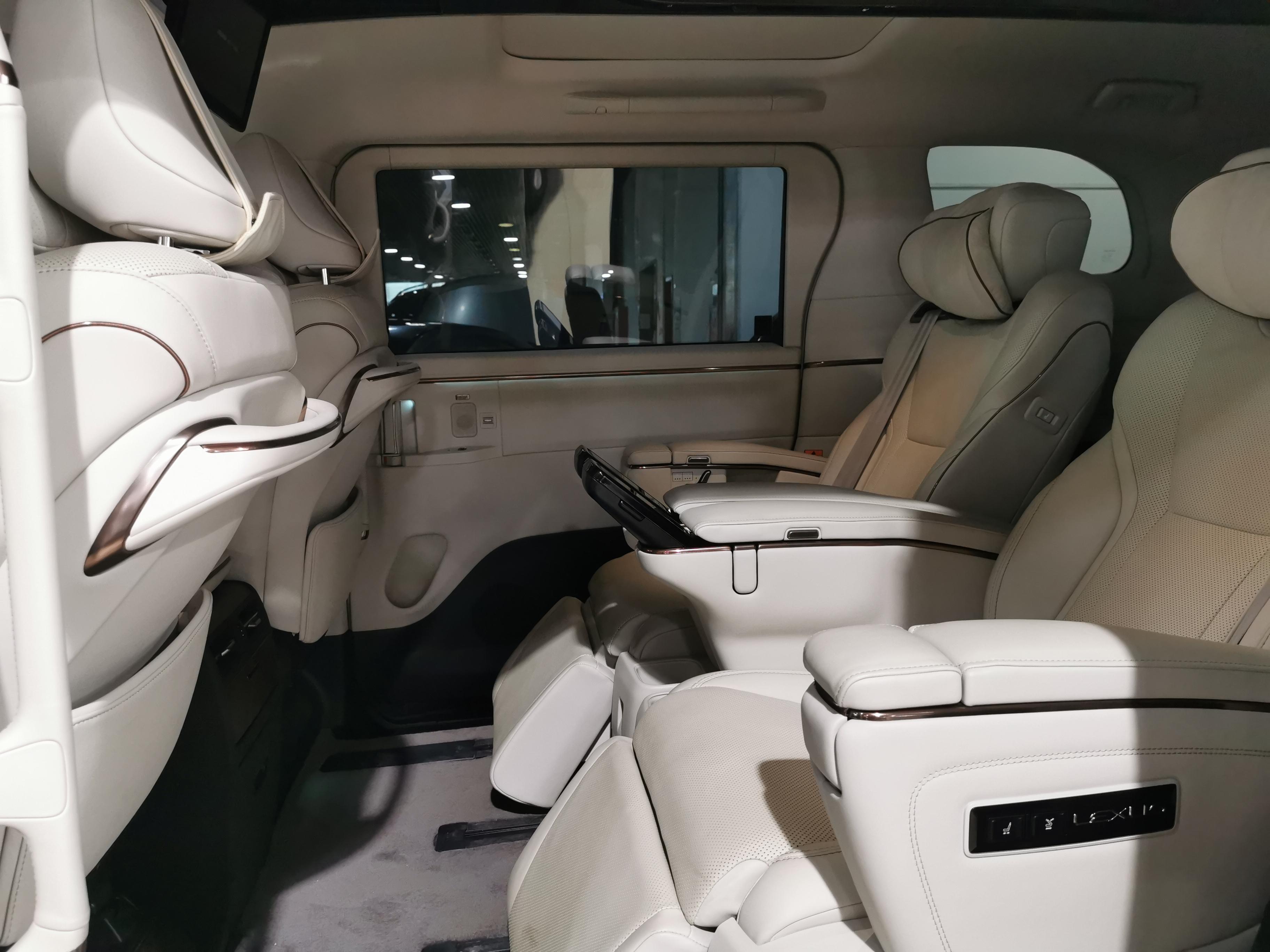Lexus LM 2024 thumb 10