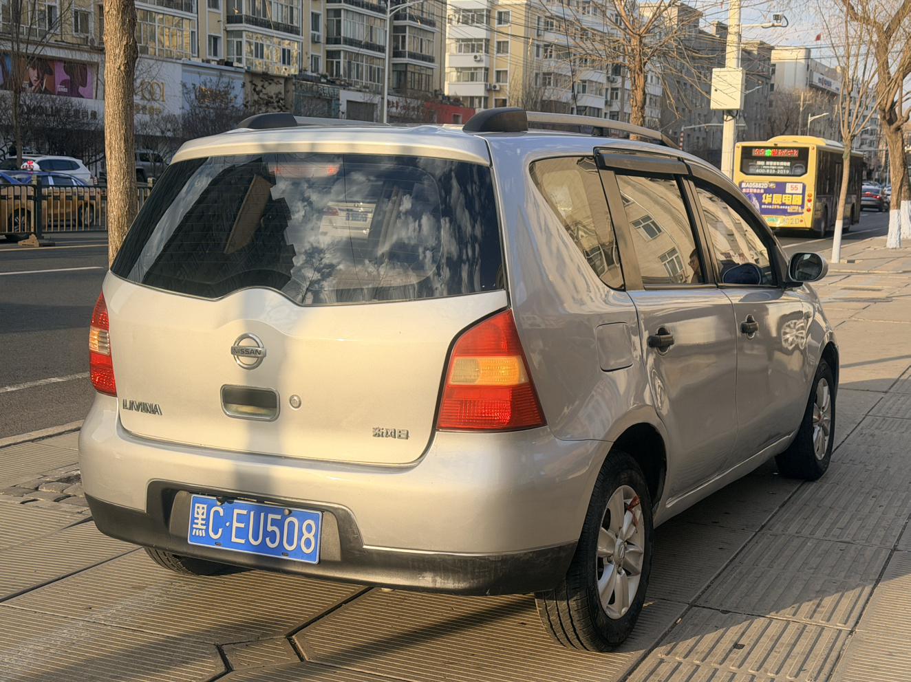 Nissan Livina 2008 thumb 4