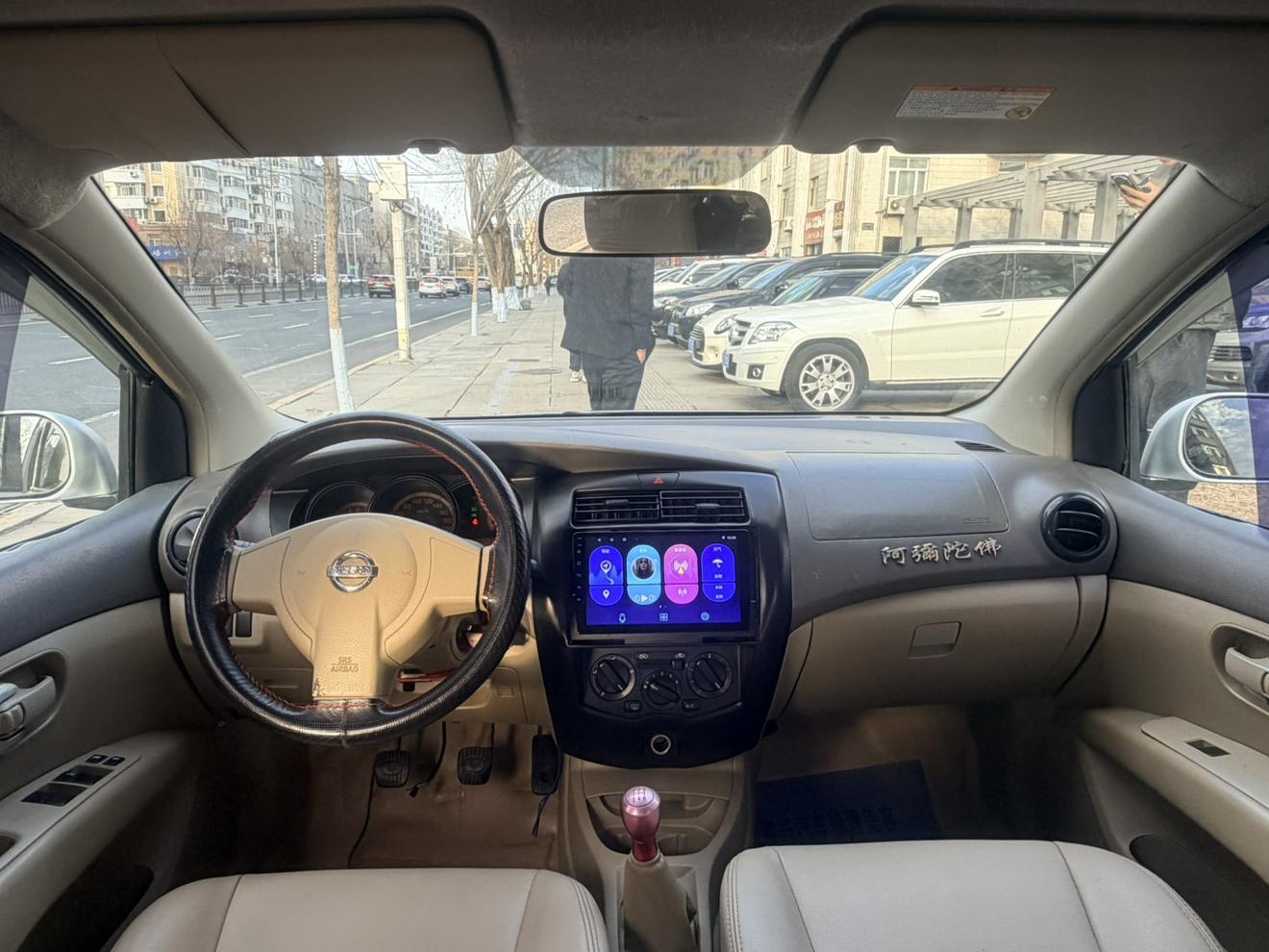 Nissan Livina 2008 thumb 5