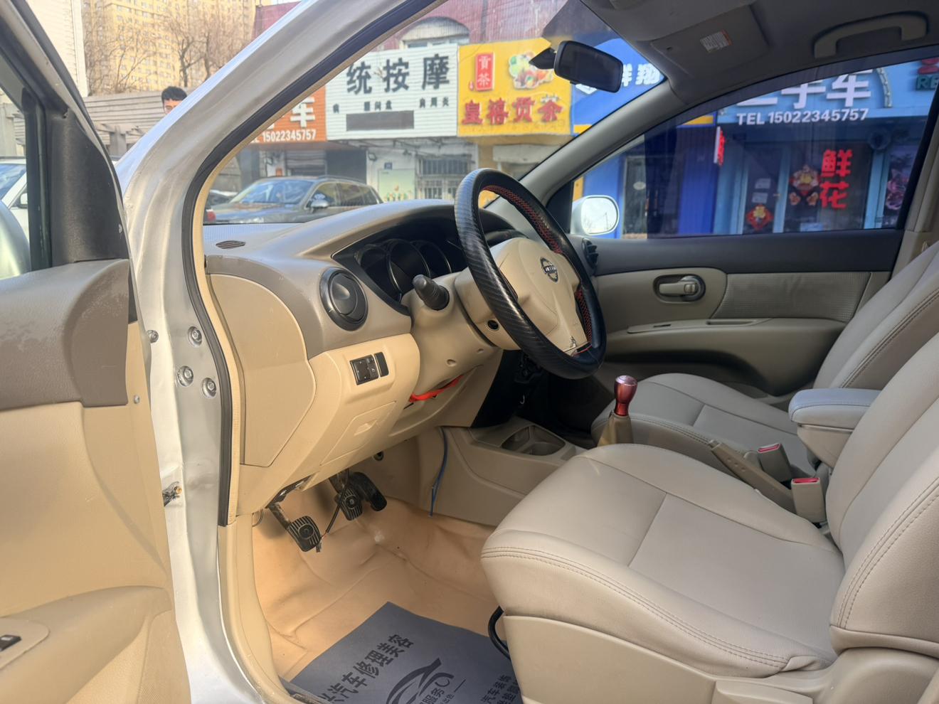 Nissan Livina 2008 thumb 6