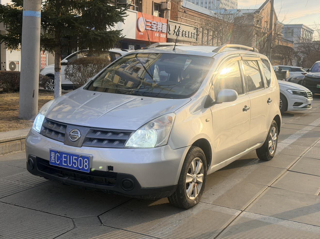 Nissan Livina 2008 thumb 8
