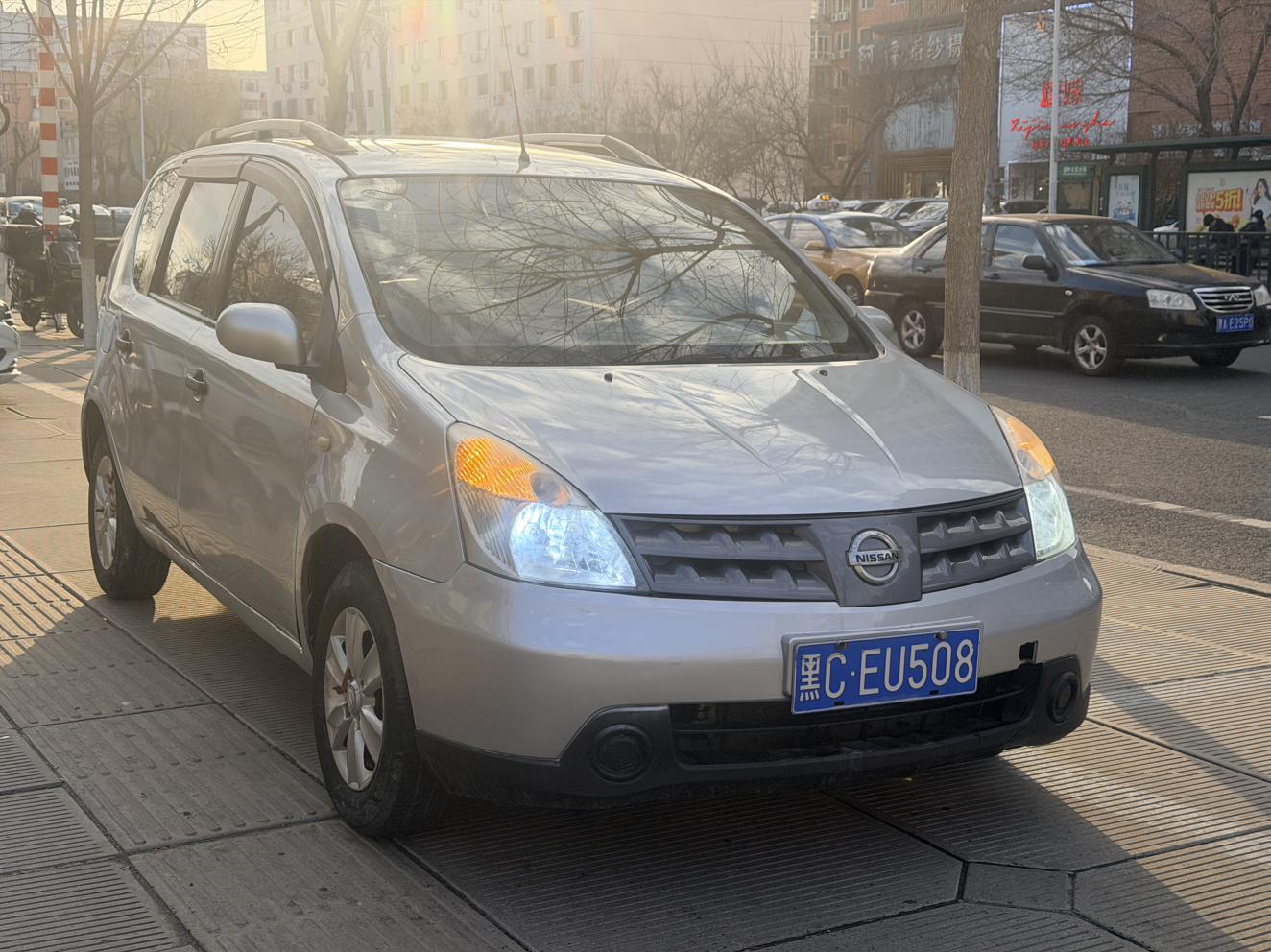 Nissan Livina 2008 thumb 10