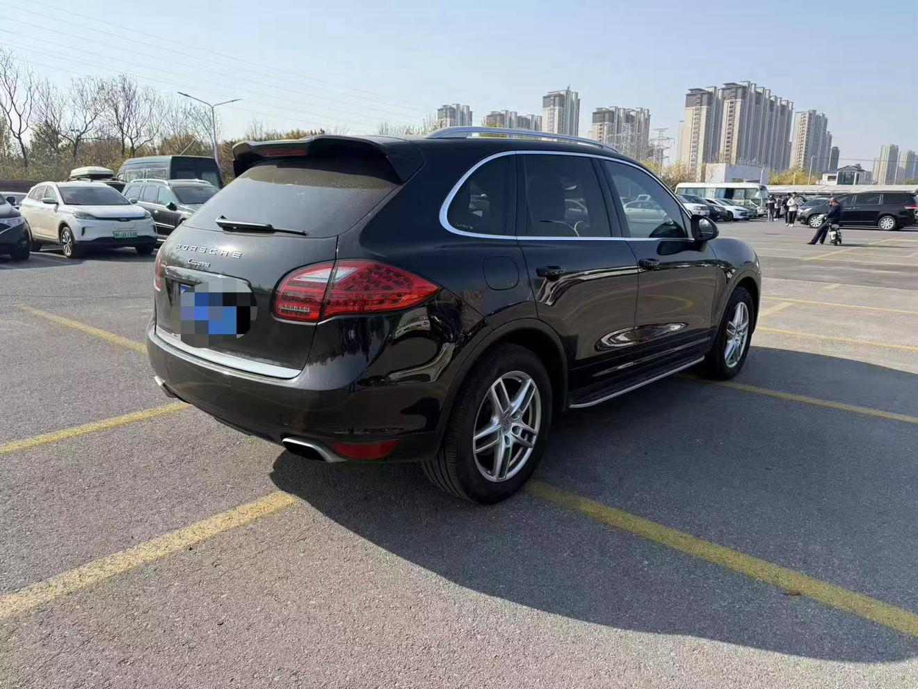 Porsche Cayenne 2011 thumb 4