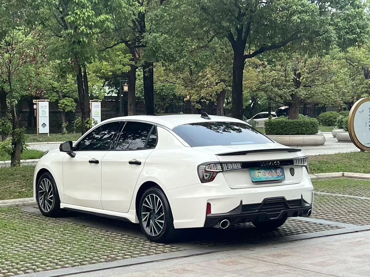 Lynk & Co 03 2021 thumb 3