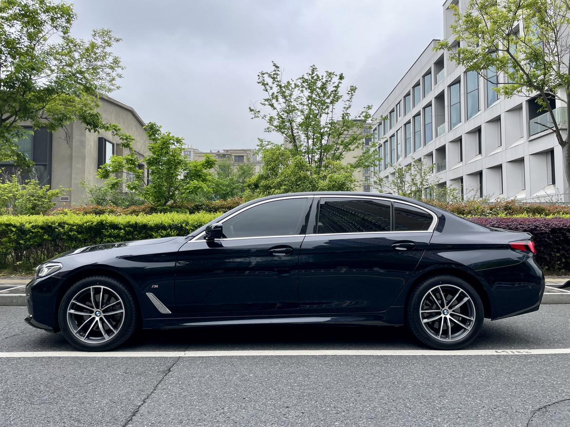BMW 5 серии 2022 thumb 2