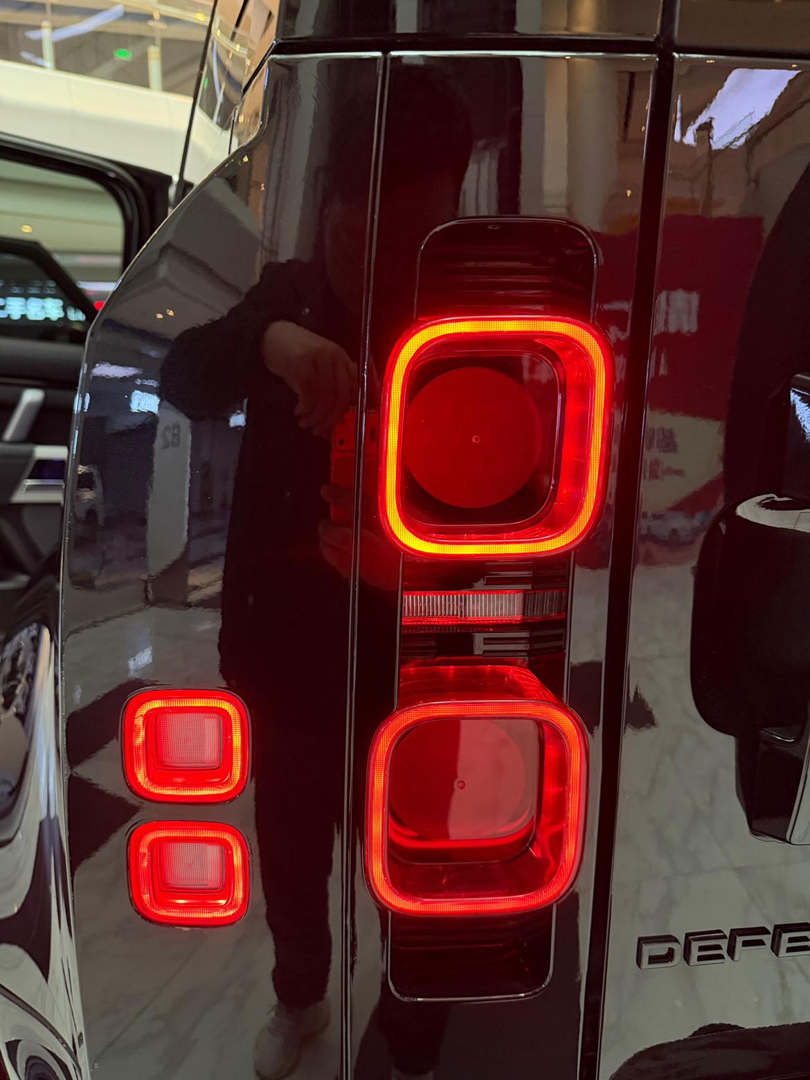 Land Rover Defender 2023 thumb 6