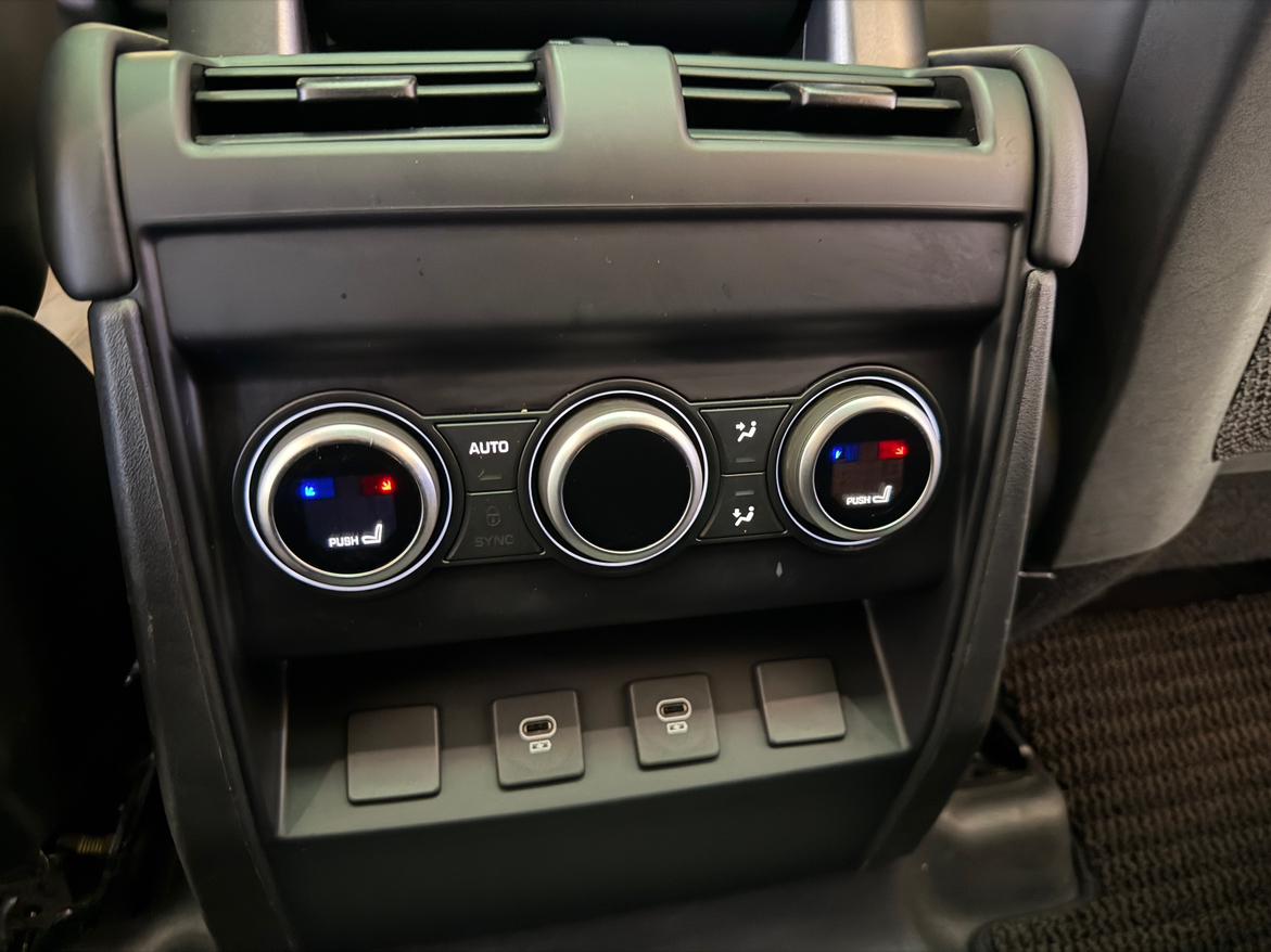 Land Rover Defender 2023 thumb 7