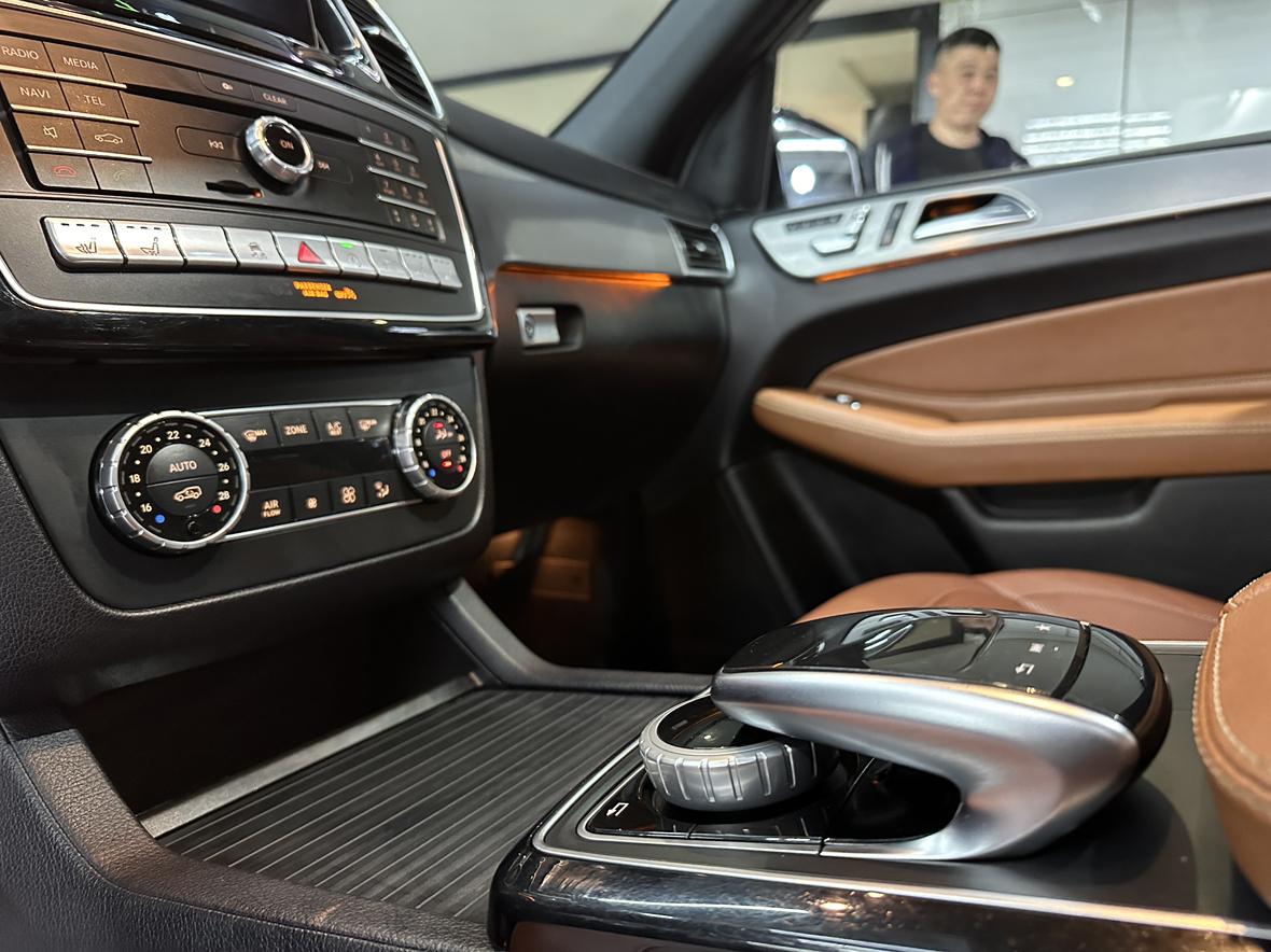 Mercedes-Benz GLS 2016 thumb 5