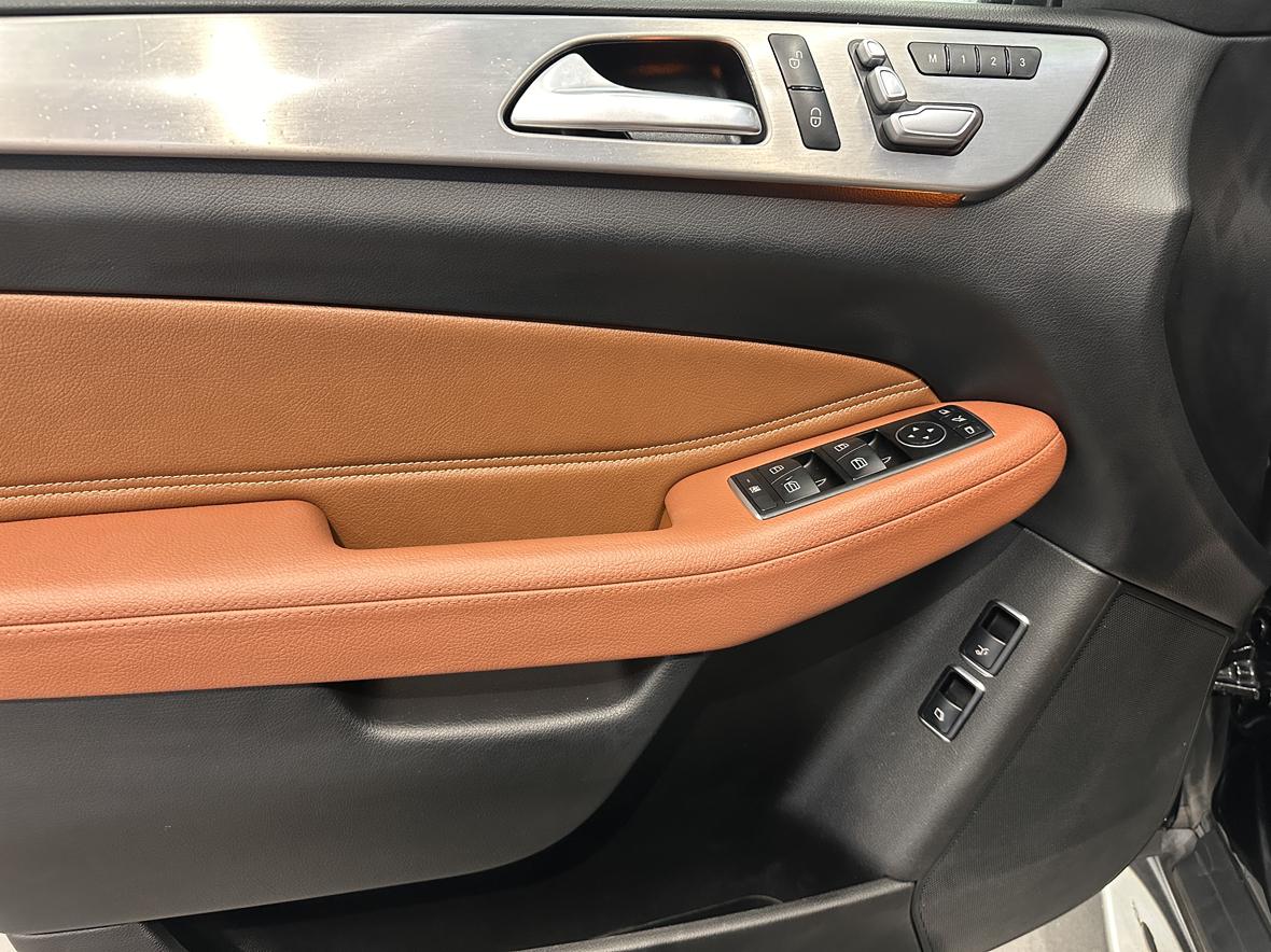 Mercedes-Benz GLS 2016 thumb 6