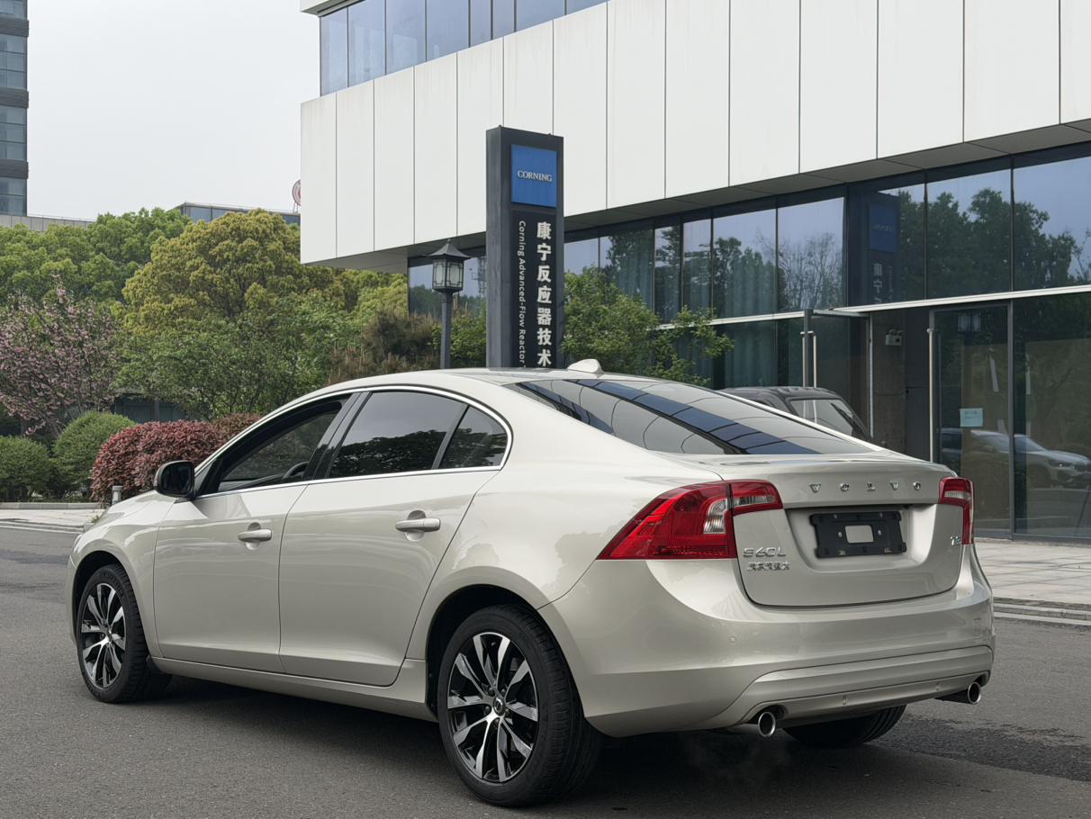 Volvo S60 2019 thumb 3