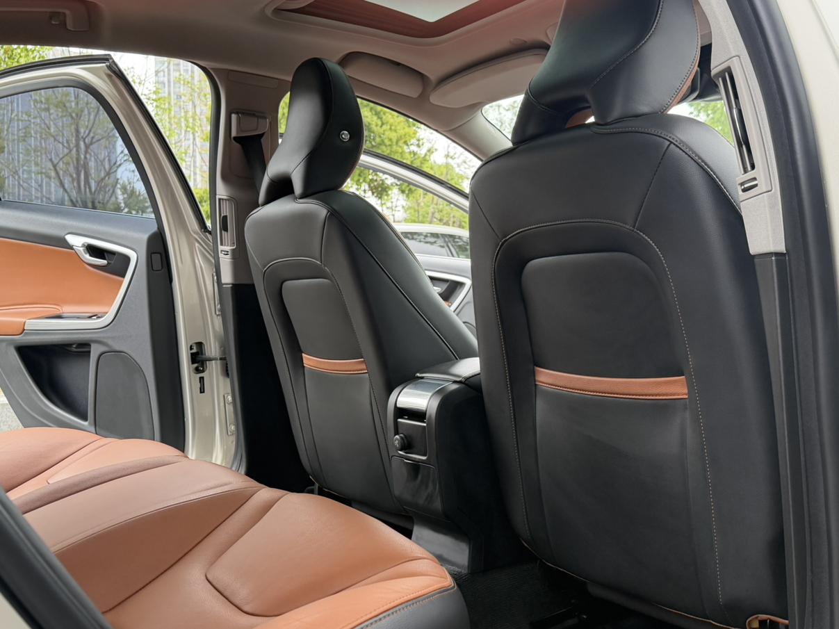 Volvo S60 2019 thumb 10