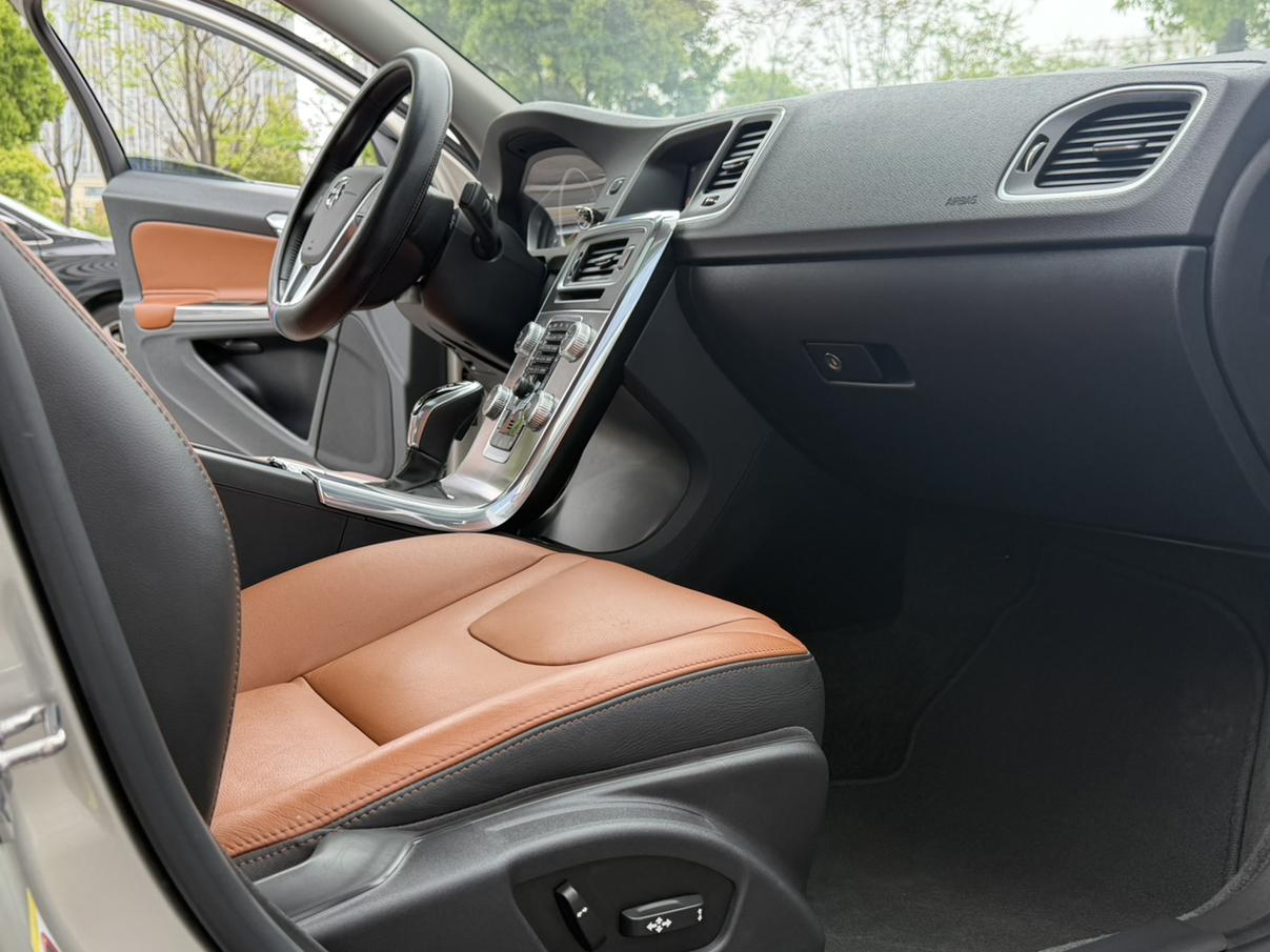 Volvo S60 2019 thumb 11